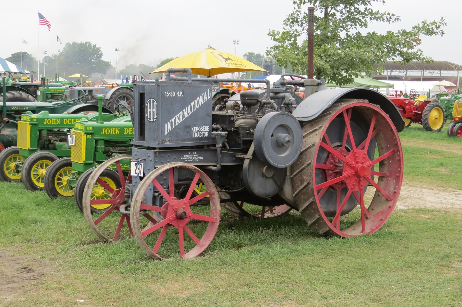 Canon PowerShot SX50 HS sample photo. Tractor, vintage, machinery photography