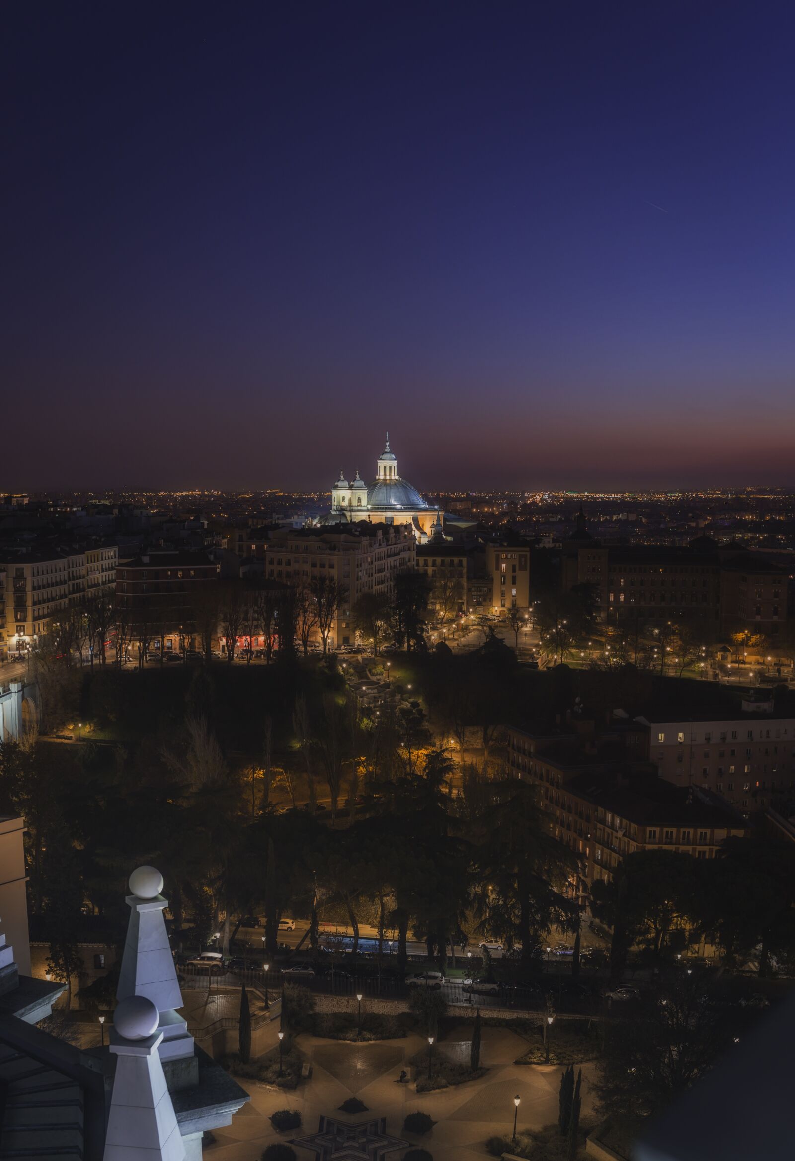 Canon EOS 600D (Rebel EOS T3i / EOS Kiss X5) sample photo. Night, basilica, architecture photography