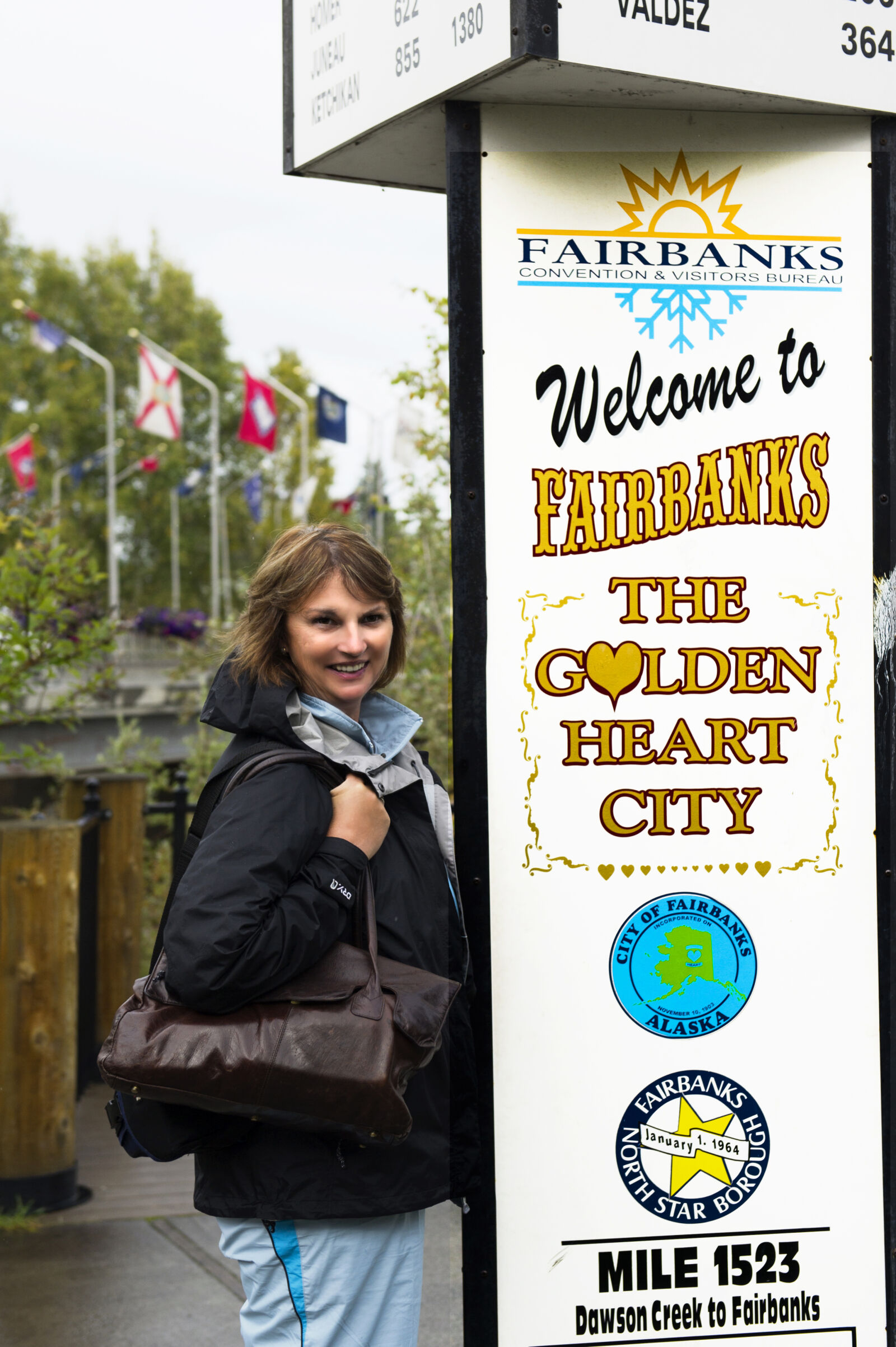 Nikon D3S sample photo. Billboard, lady, notice, tourist photography