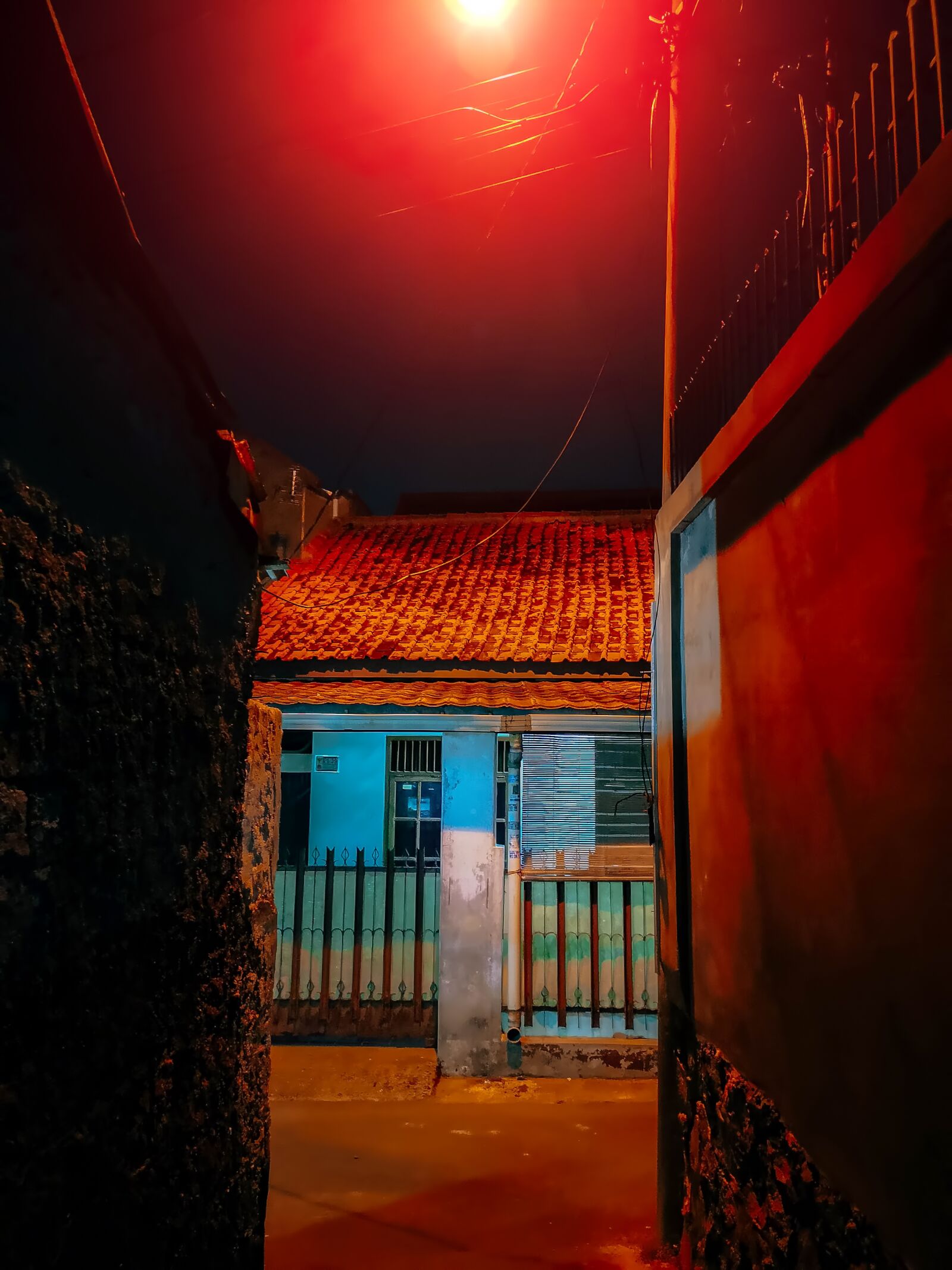 HUAWEI CLT-L29 sample photo. Evening, alleyway, illuminated photography