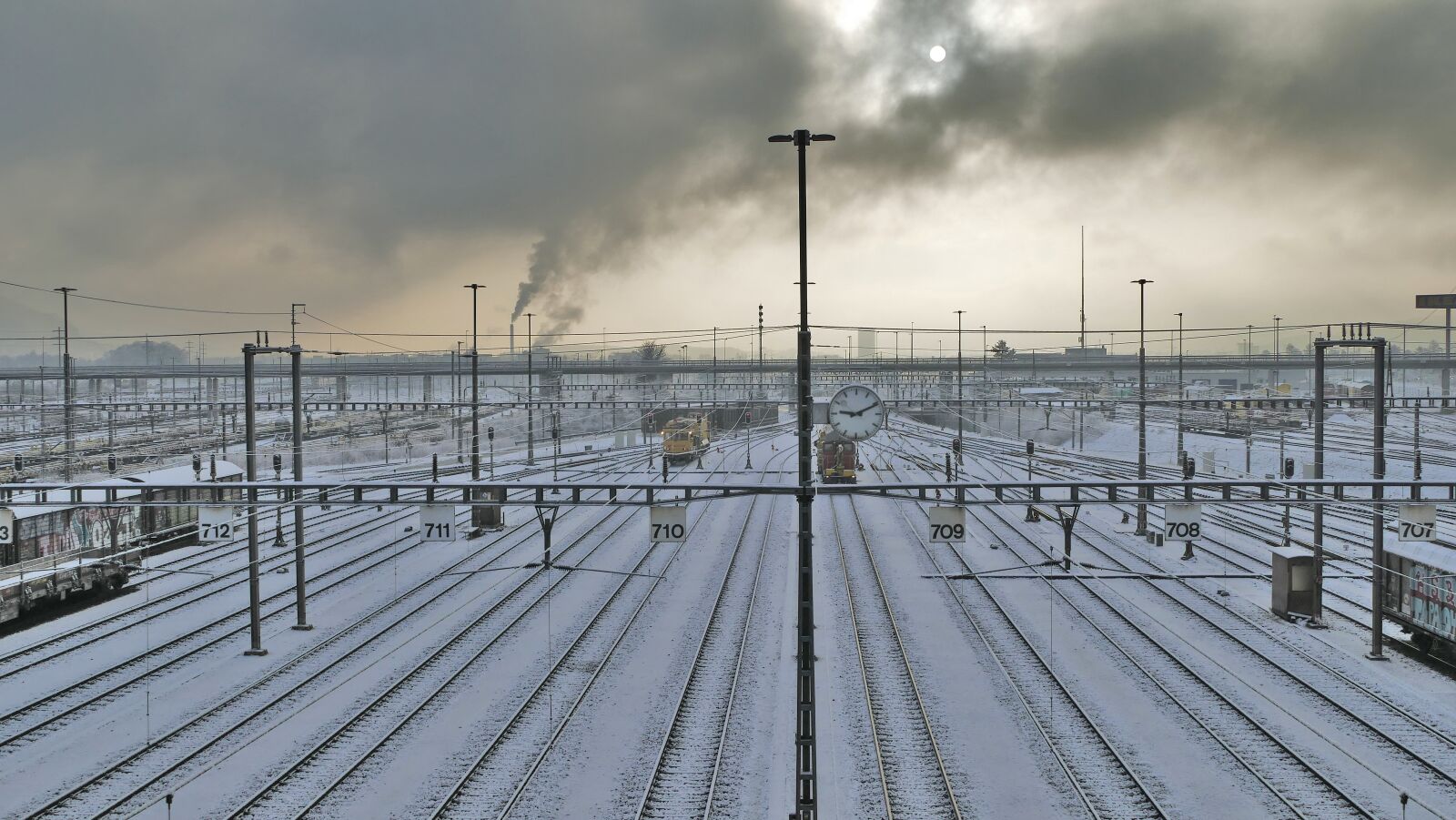 Panasonic Lumix DMC-FZ1000 sample photo. Landscape, industry, railway photography