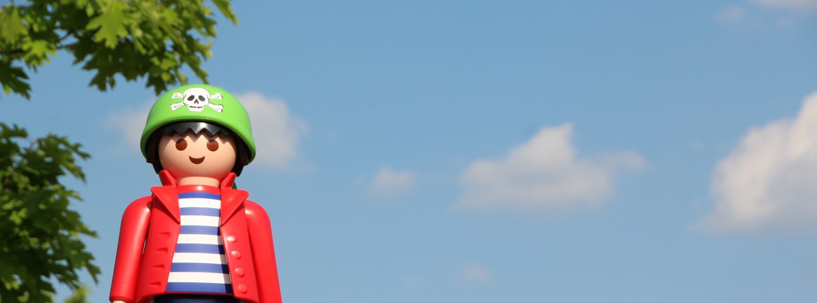Canon EOS 1200D (EOS Rebel T5 / EOS Kiss X70 / EOS Hi) sample photo. Playmobil, sky, child photography