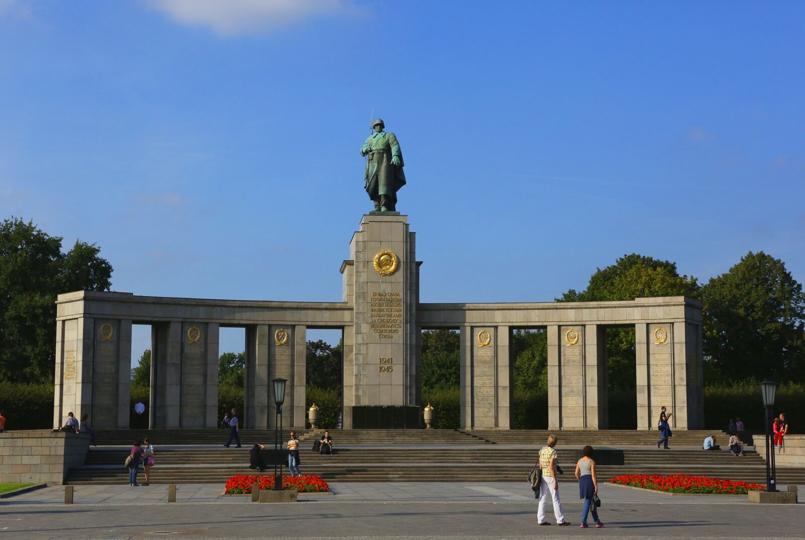 Canon EF 24-70mm F2.8L USM sample photo. Berlin, russian memorial, monument photography