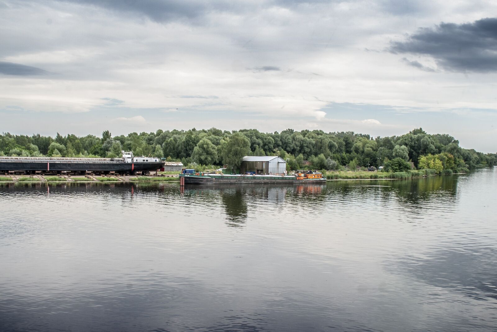 Nikon D3000 sample photo. River, sky, ship photography