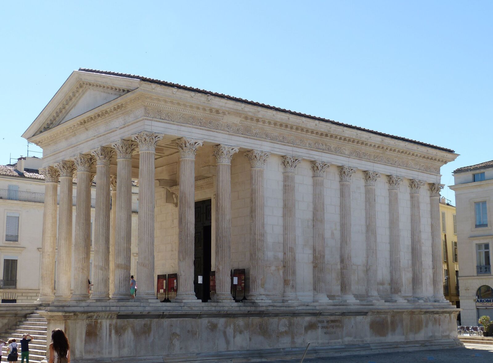Panasonic Lumix DMC-FZ150 sample photo. Nimes, france, roman photography