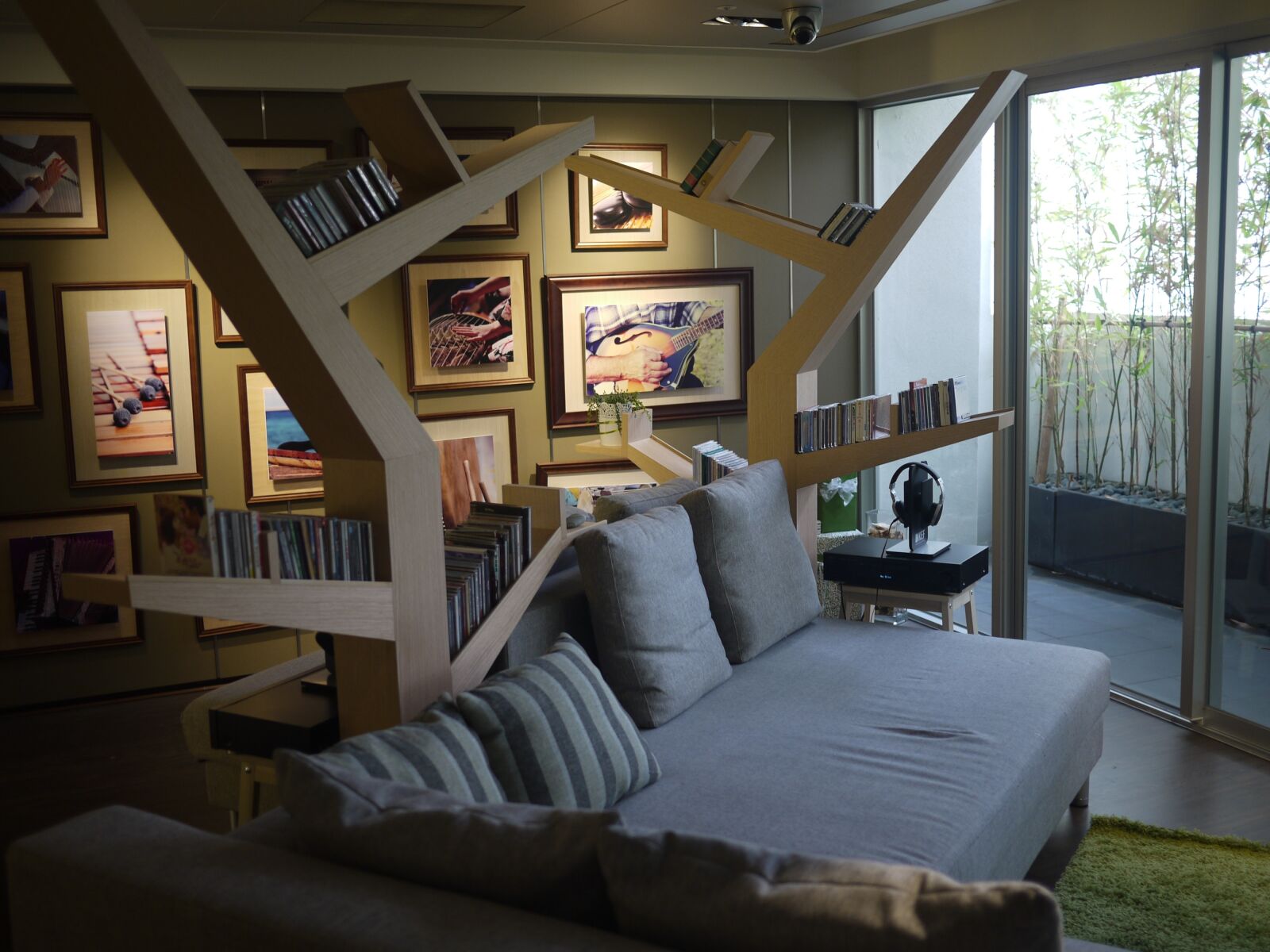 Panasonic Lumix DMC-GF1 sample photo. Sofa, comfort, interior design photography