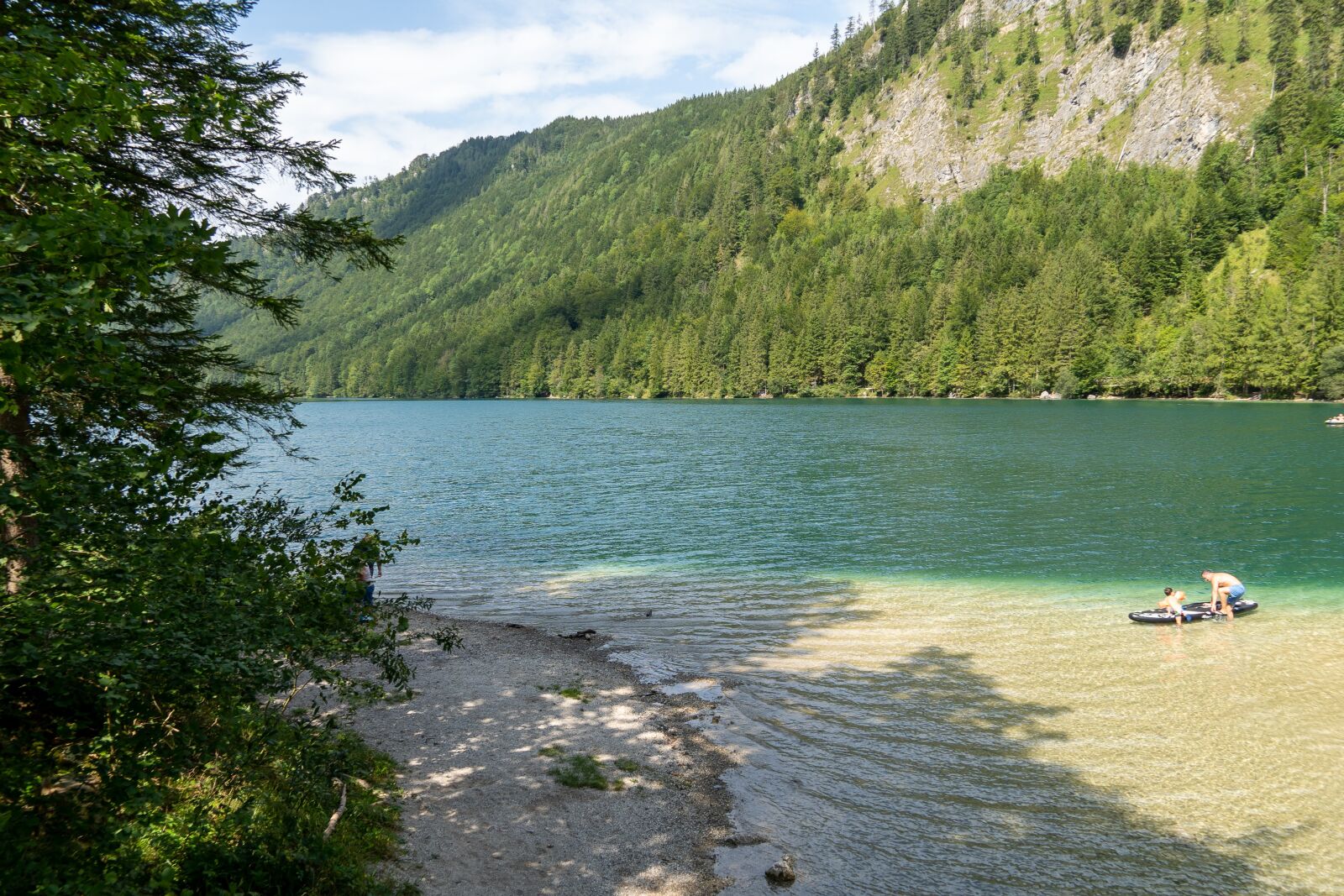 Sony E 18-135mm F3.5-5.6 OSS sample photo. Lake, sea, traunsee photography
