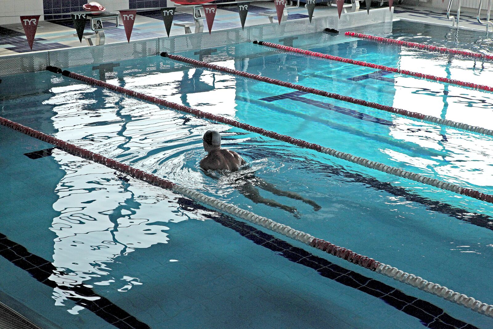 Canon EOS 5D Mark II sample photo. Pool, indoor pool, swimming photography