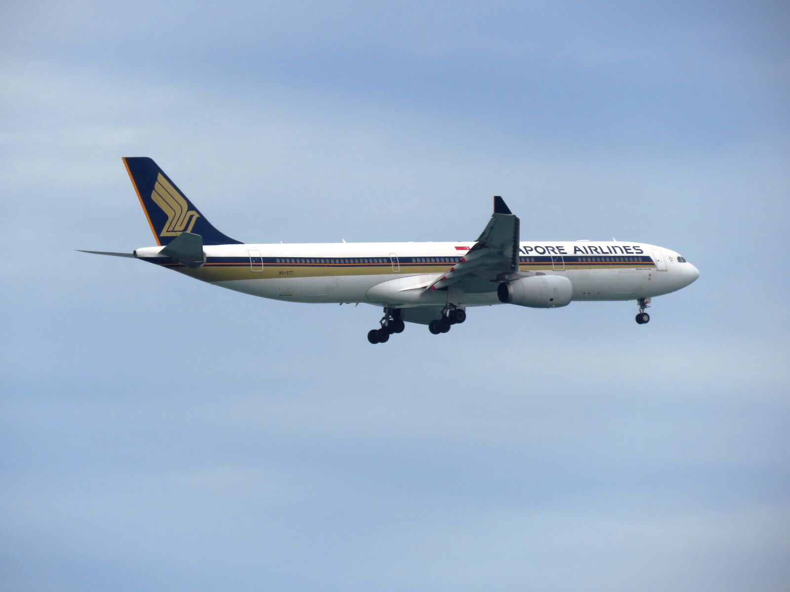 Canon PowerShot SX60 HS sample photo. Singapore airlines, flight, aero photography