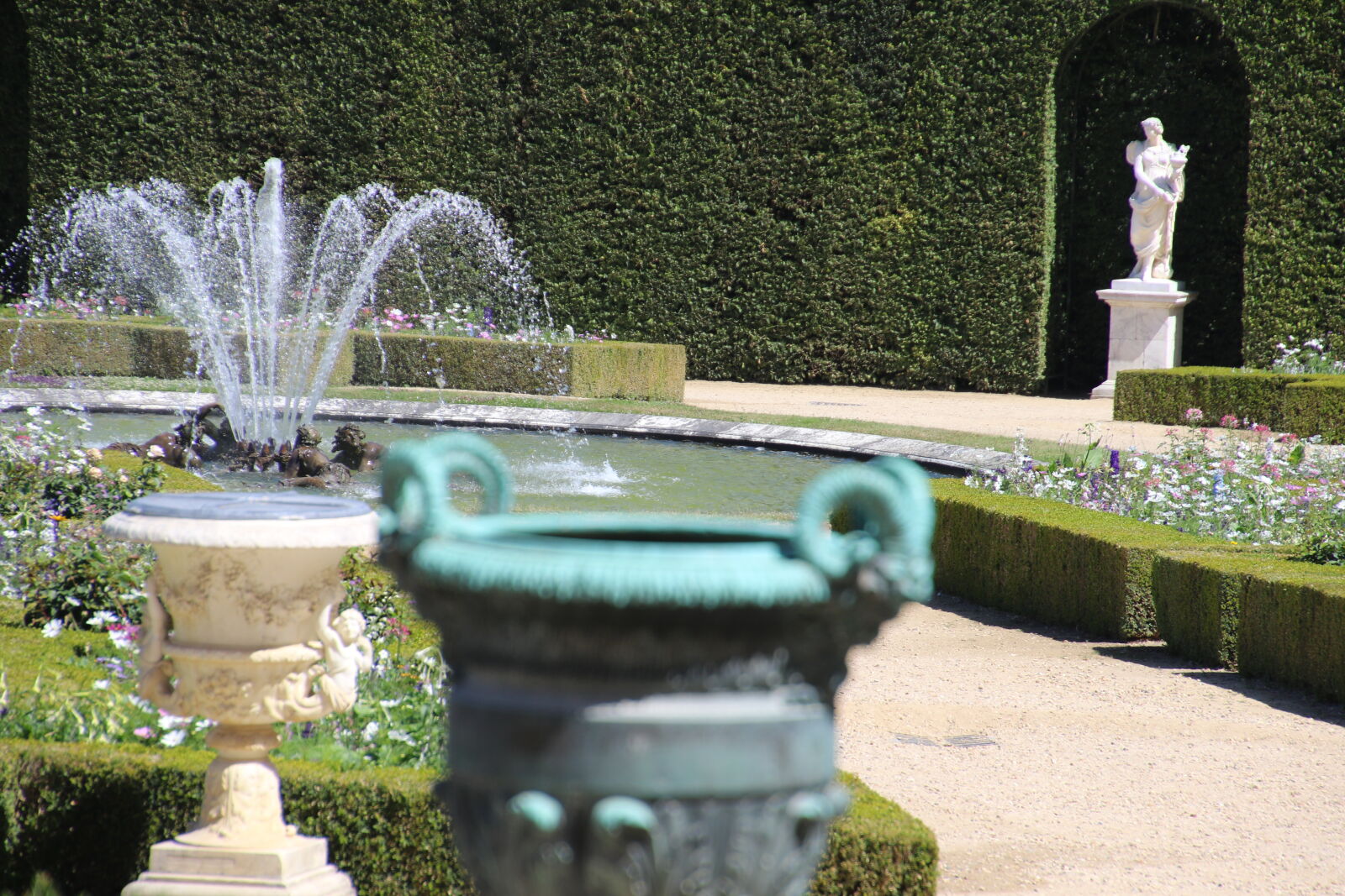 Canon EOS 7D Mark II sample photo. Flower, pot, flowers, fountain photography