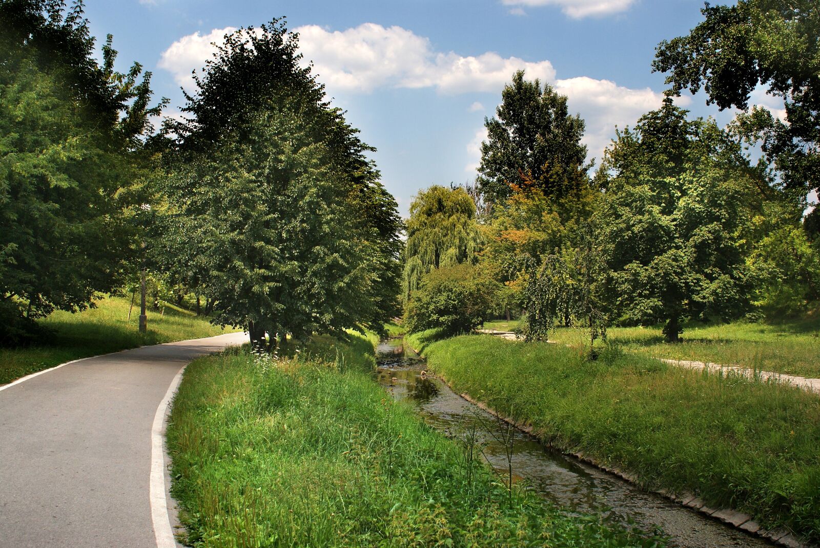 Sony Alpha DSLR-A200 sample photo. Way, bicycles, landscape photography