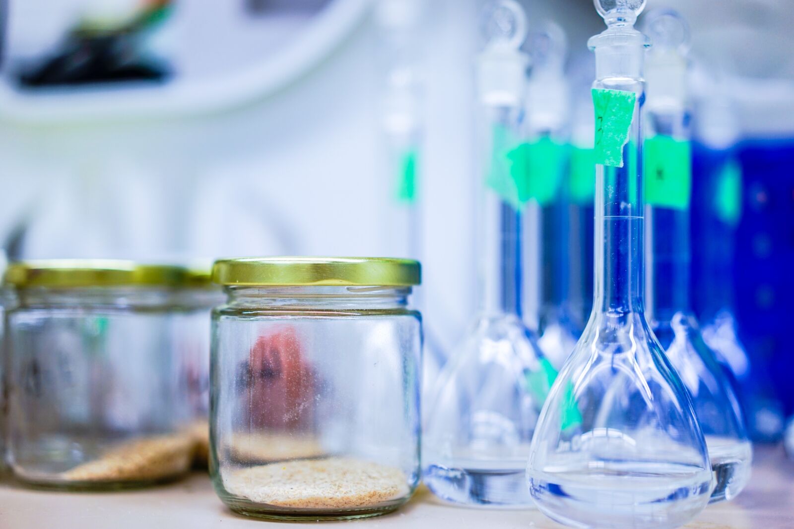 Sony a7 + Sony Sonnar T* FE 55mm F1.8 ZA sample photo. Jar, beaker, lab photography