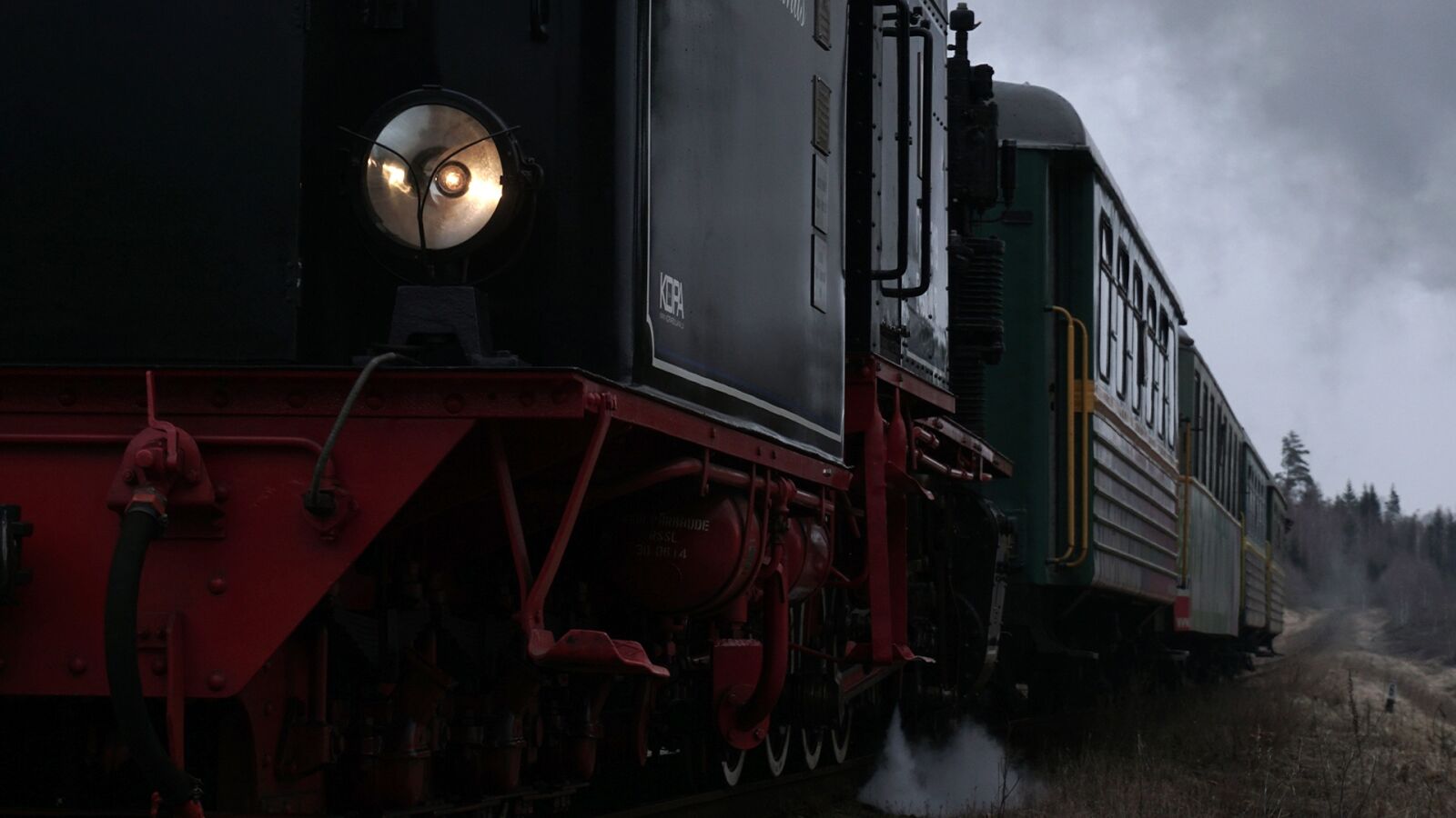 Sony E 16-50mm F3.5-5.6 PZ OSS sample photo. Steam train, easter train photography