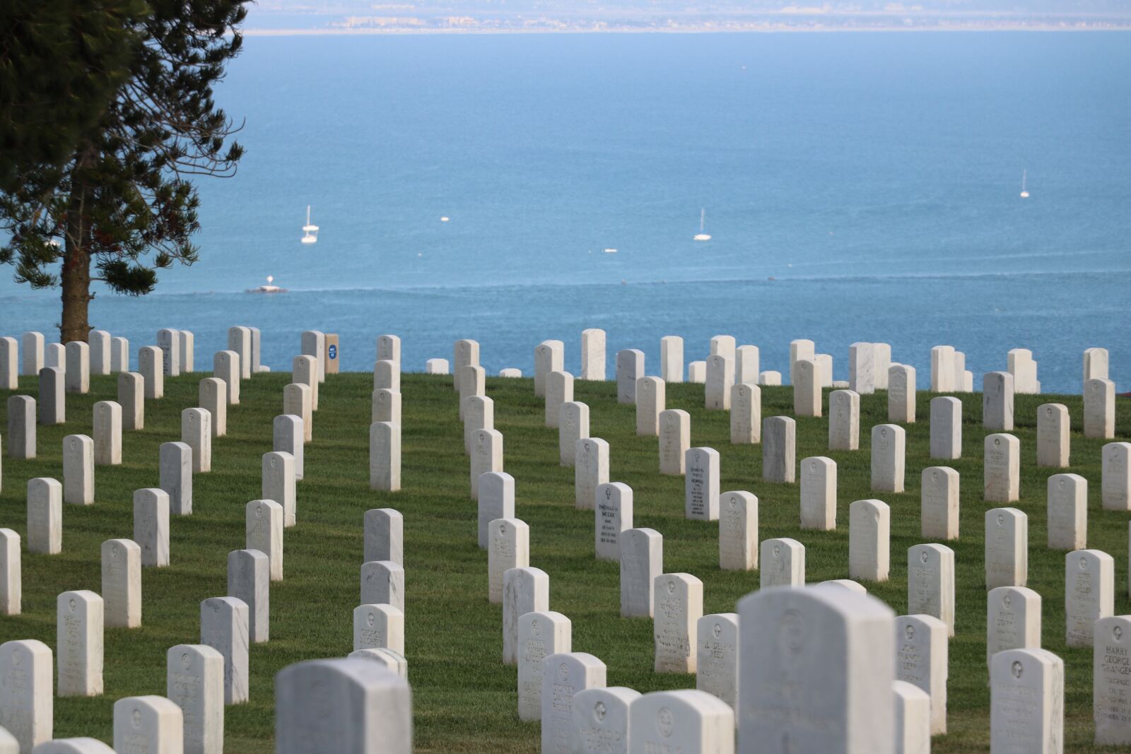 Canon EOS 750D (EOS Rebel T6i / EOS Kiss X8i) sample photo. Cemetery, military, navy photography