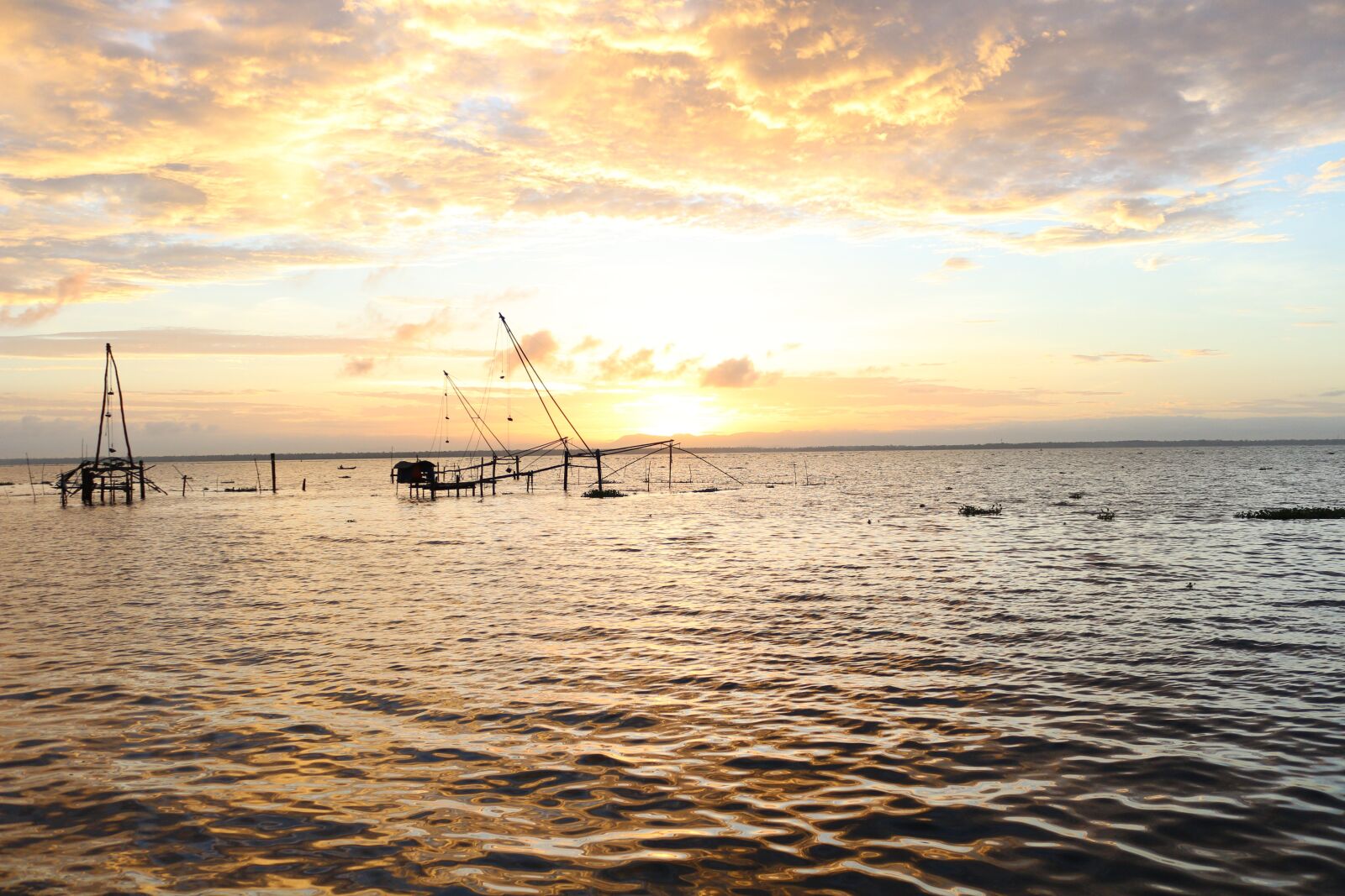 Canon EOS 700D (EOS Rebel T5i / EOS Kiss X7i) sample photo. Fishing, rising, sun, seascape photography