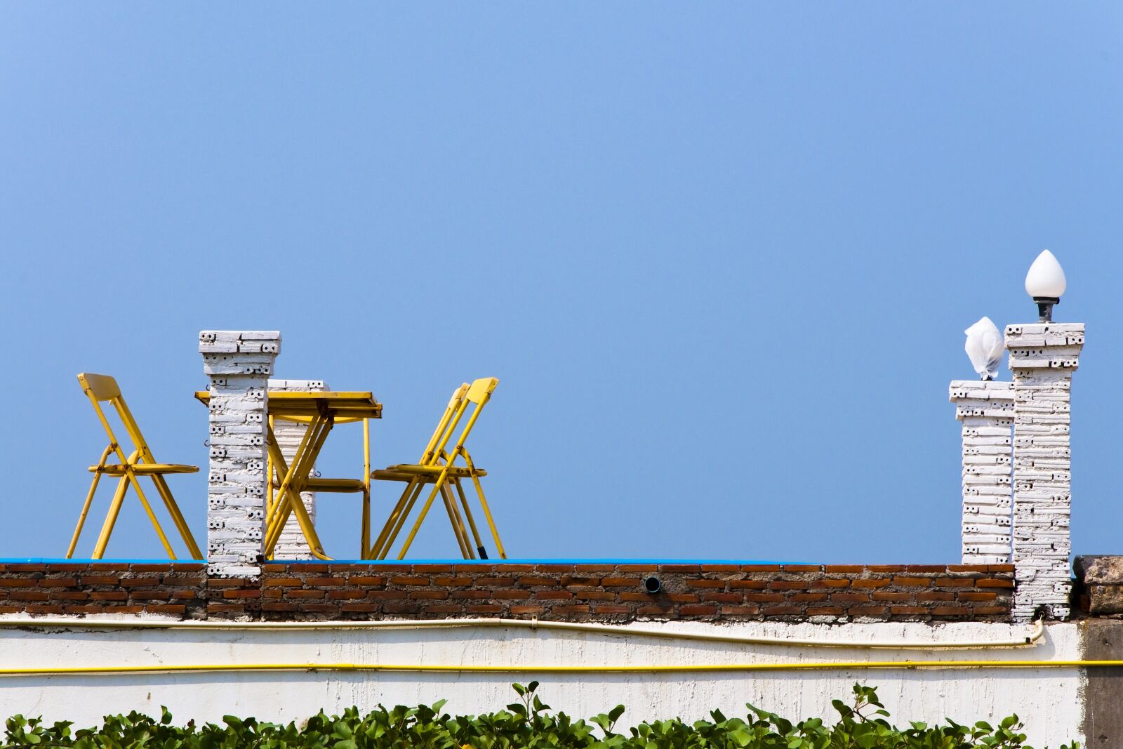 Nikon D90 sample photo. Sky, yellow, chair photography