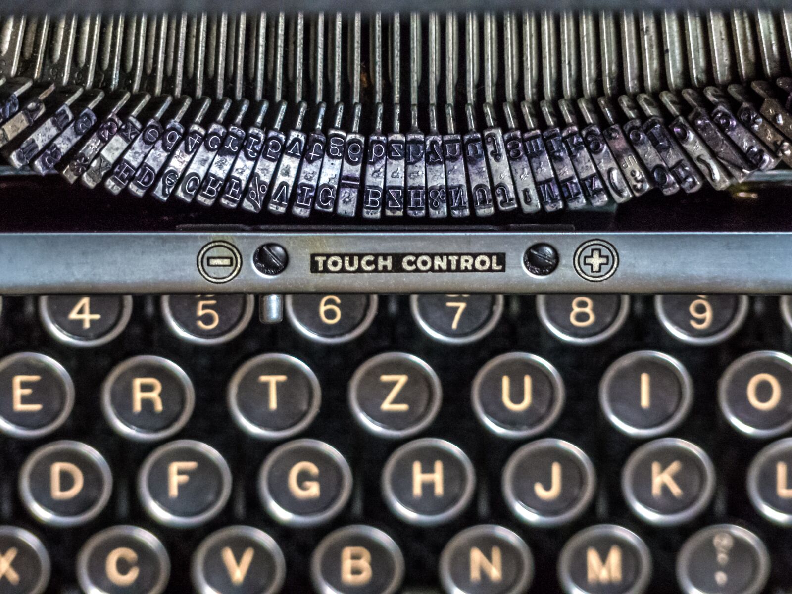 Panasonic Lumix DMC-FZ200 sample photo. Typewriter, keyboard, alphabet photography