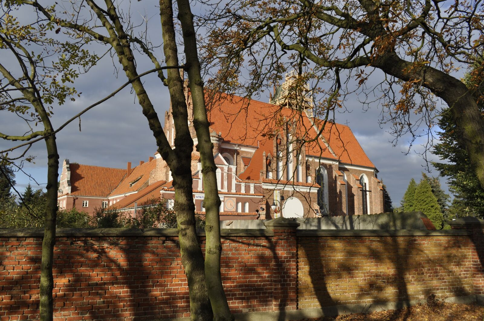Nikon D5000 sample photo. Church, building, architecture photography