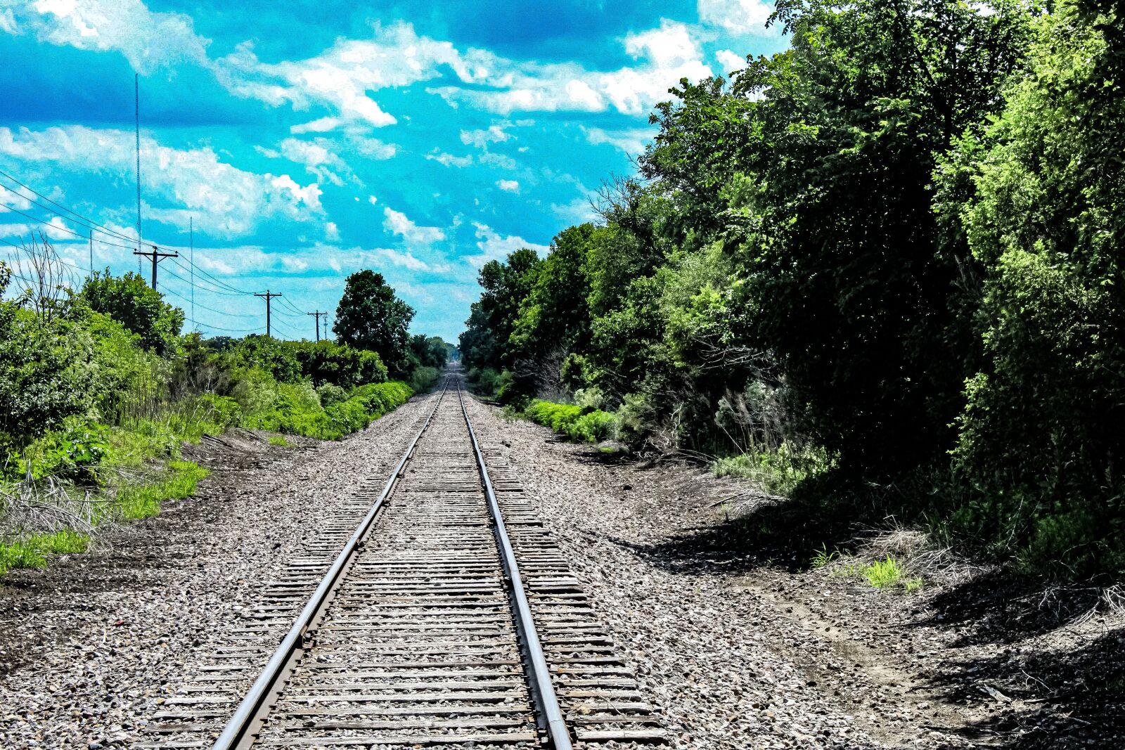 Canon EOS 4000D (EOS Rebel T100 / EOS 3000D) sample photo. Train track, railroad, railway photography