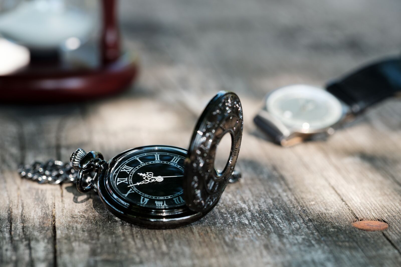 Fujifilm X-T2 + Fujifilm XF 80mm F2.8 R LM OIS WR Macro sample photo. Clock, time, timepiece photography