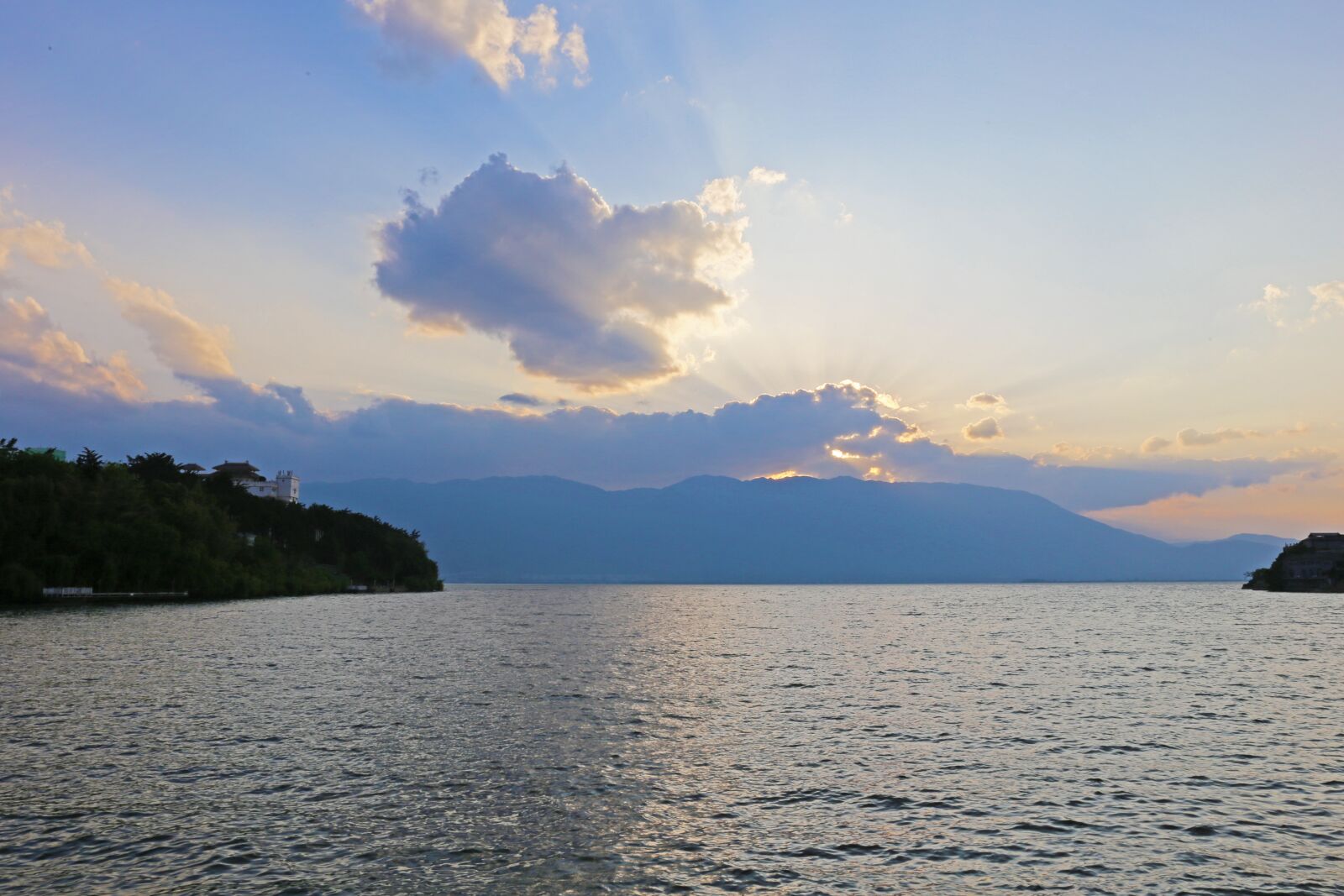 Canon EF 24-70mm F4L IS USM sample photo. Dali, erhai lake, sunset photography