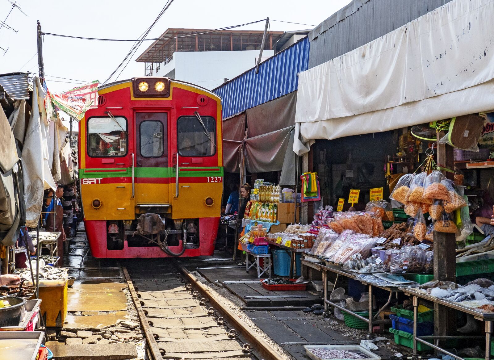Olympus M.Zuiko Digital ED 12-100mm F4.0 IS Pro sample photo. Bangkok, market, thailand photography