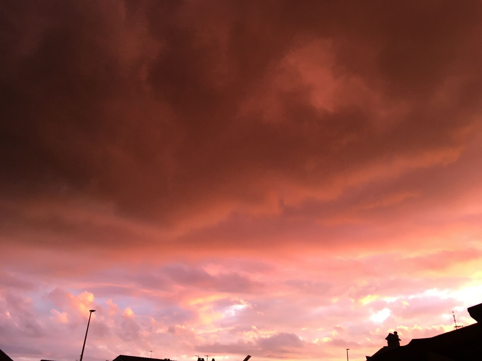 Apple iPhone SE sample photo. Clouds, orange, rome photography