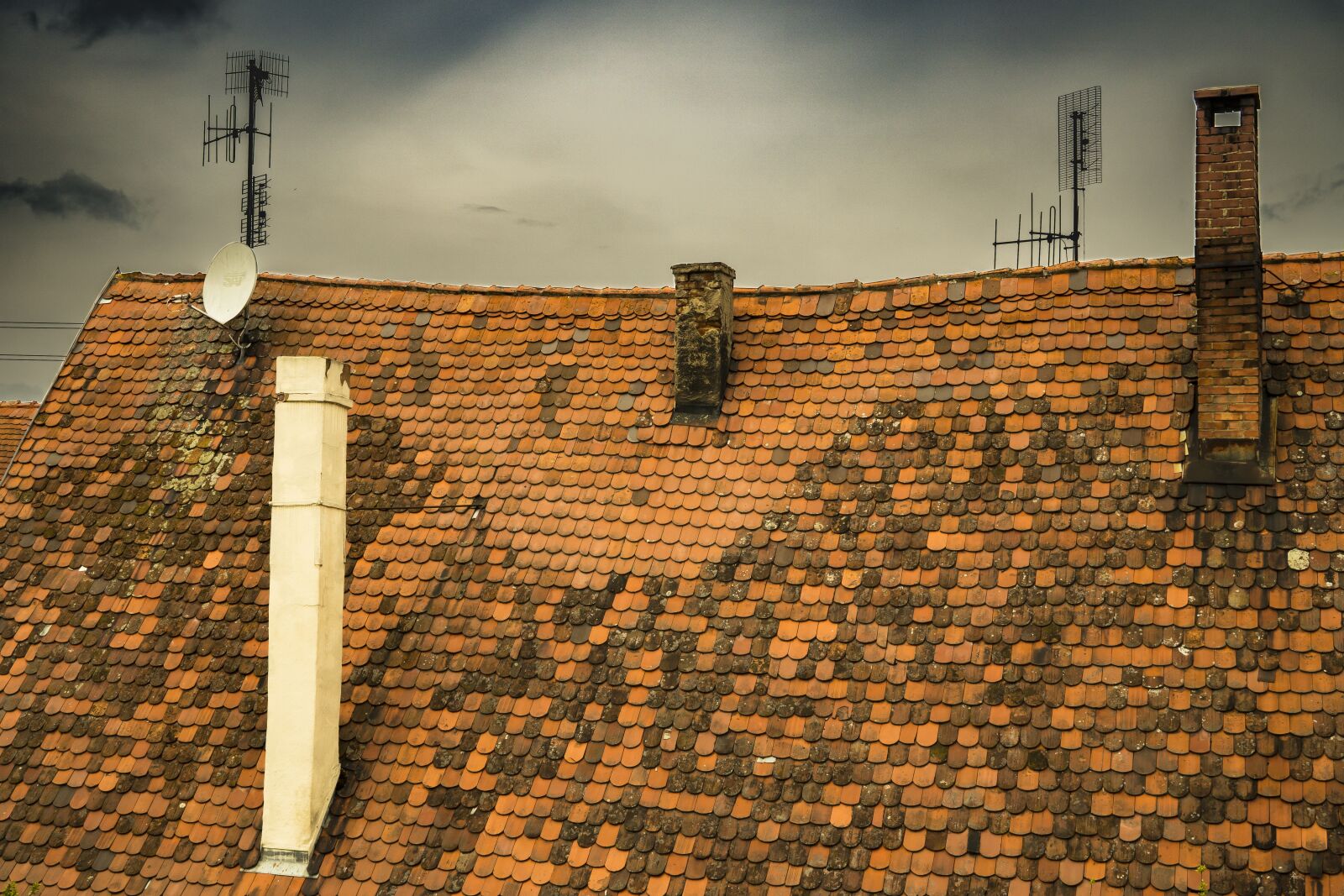 Sony a6300 + Sigma 30mm F2.8 EX DN sample photo. Roof, old, broken photography