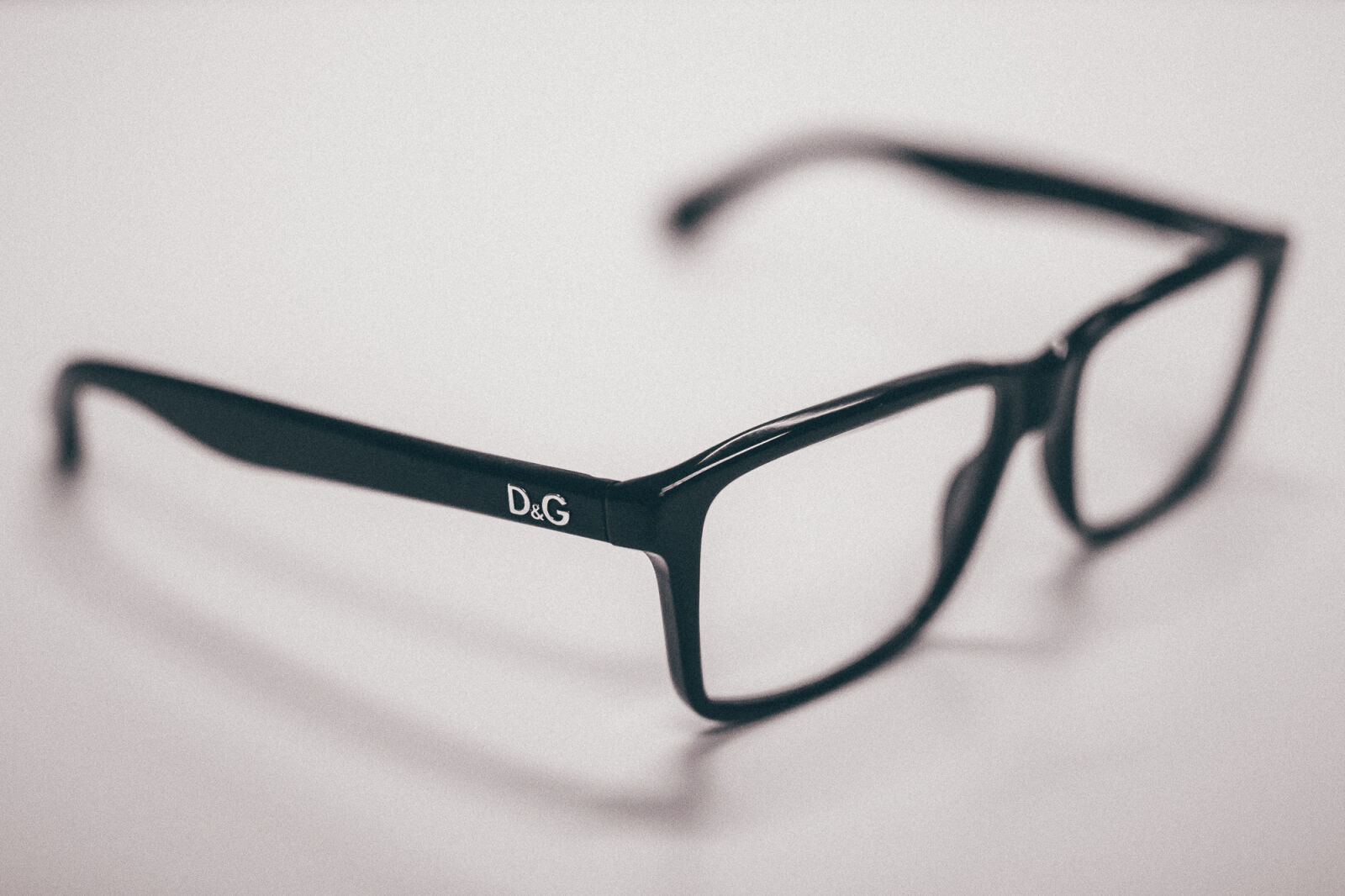 Nikon D3100 + Nikon AF-S DX Nikkor 35mm F1.8G sample photo. Glasses, eyewear, dolce, gabbana photography