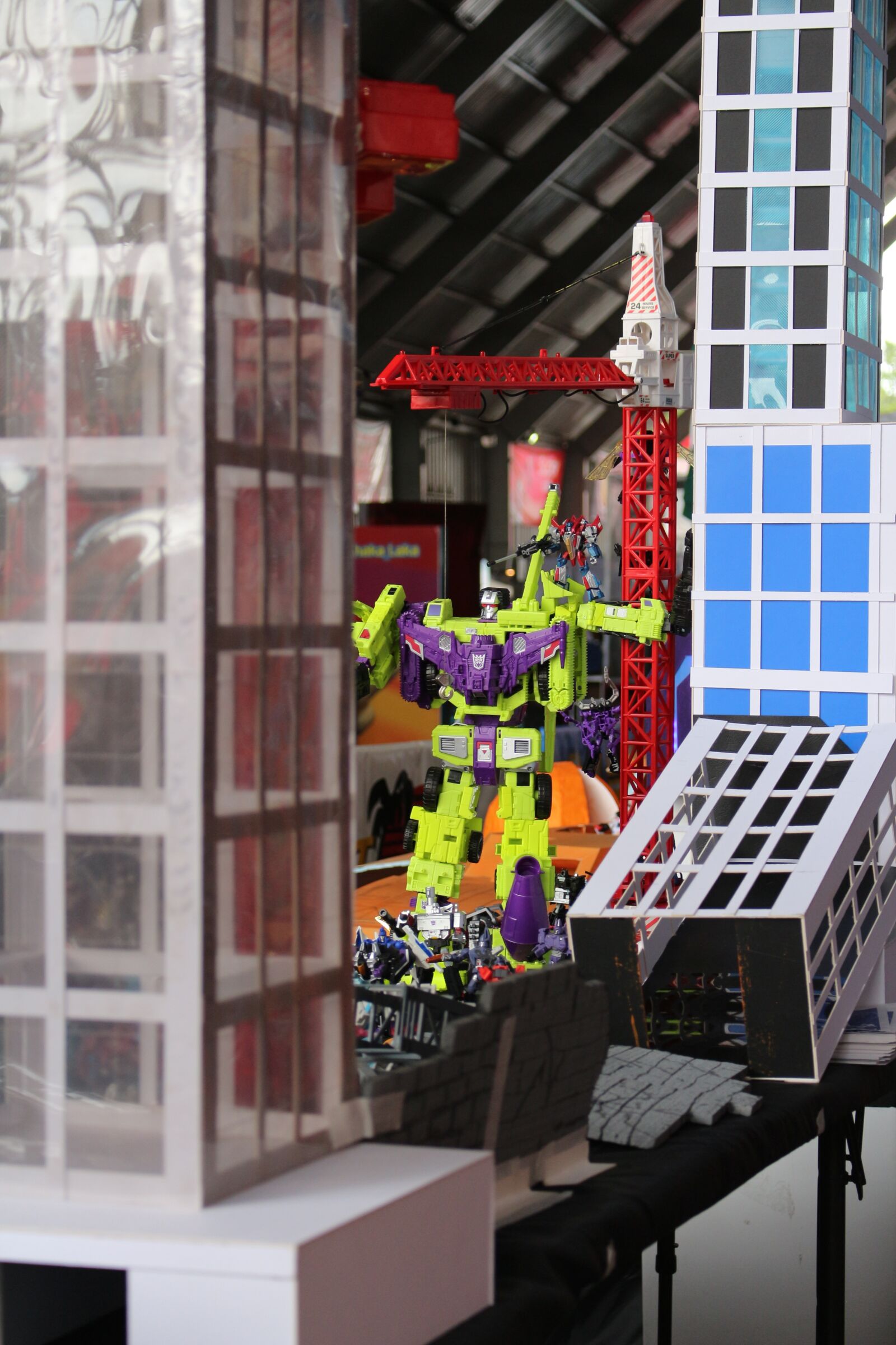 Canon EOS 700D (EOS Rebel T5i / EOS Kiss X7i) sample photo. Transformers, green, street photography