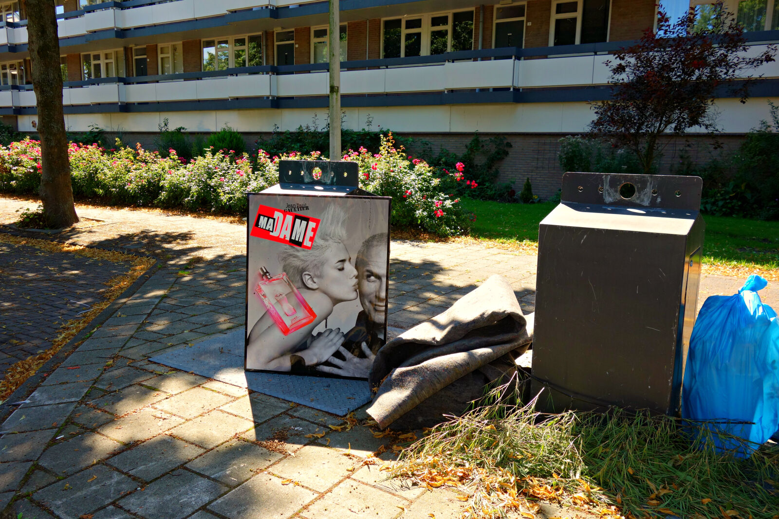 Sony Cyber-shot DSC-RX100 sample photo. Chute, container, jean, paul photography