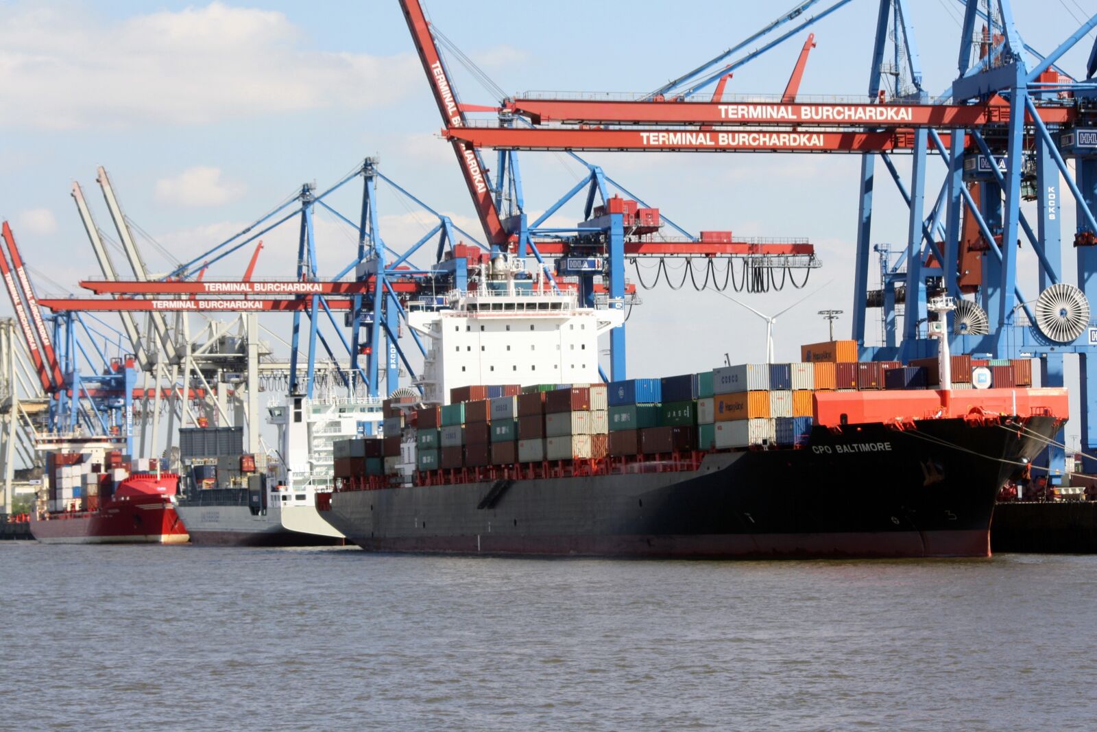 Canon EOS 1000D (EOS Digital Rebel XS / EOS Kiss F) sample photo. Container ship, eurokai, hamburg photography
