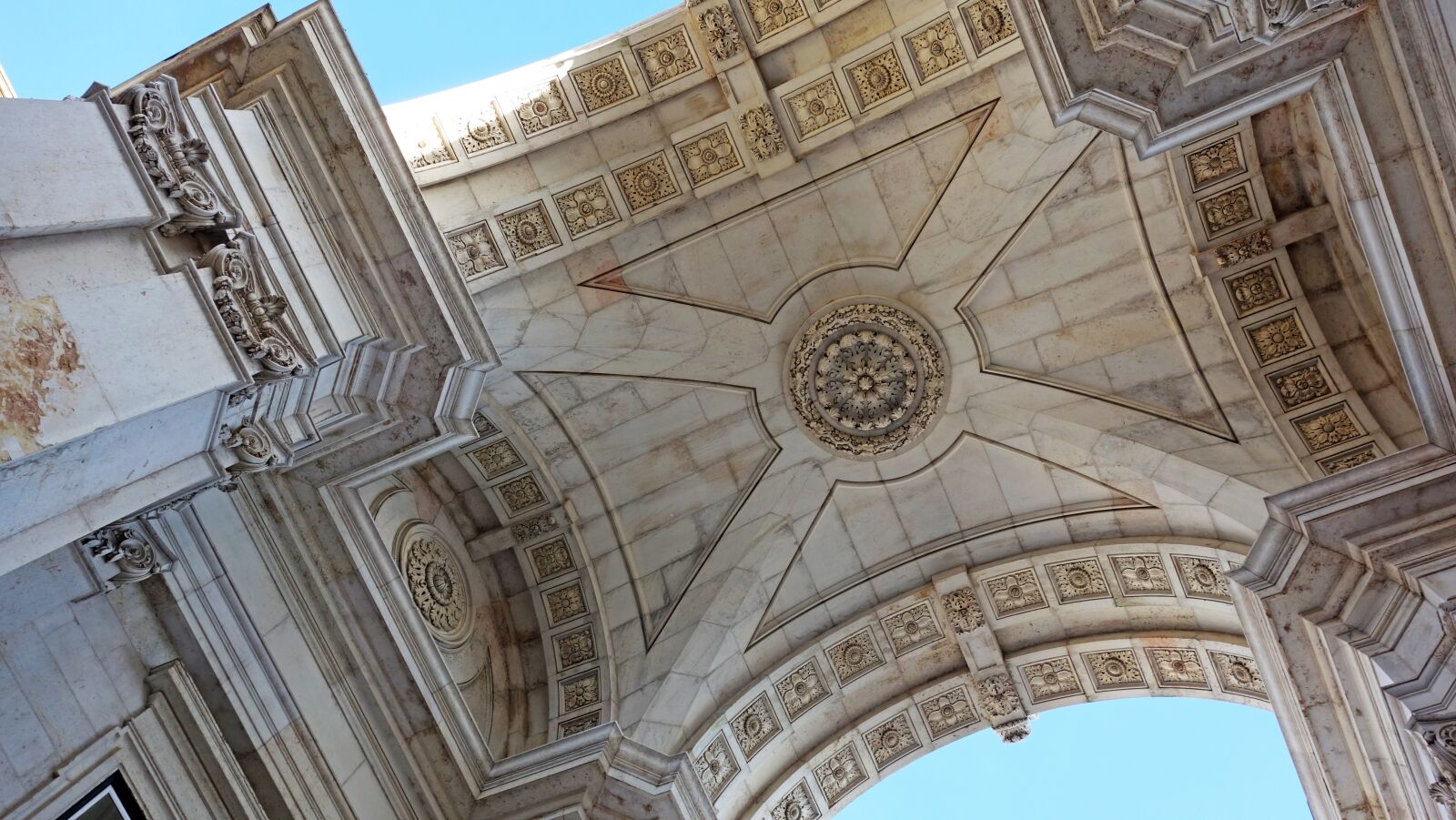 Sony Cyber-shot DSC-RX100 sample photo. Vault, architecture, travel photography