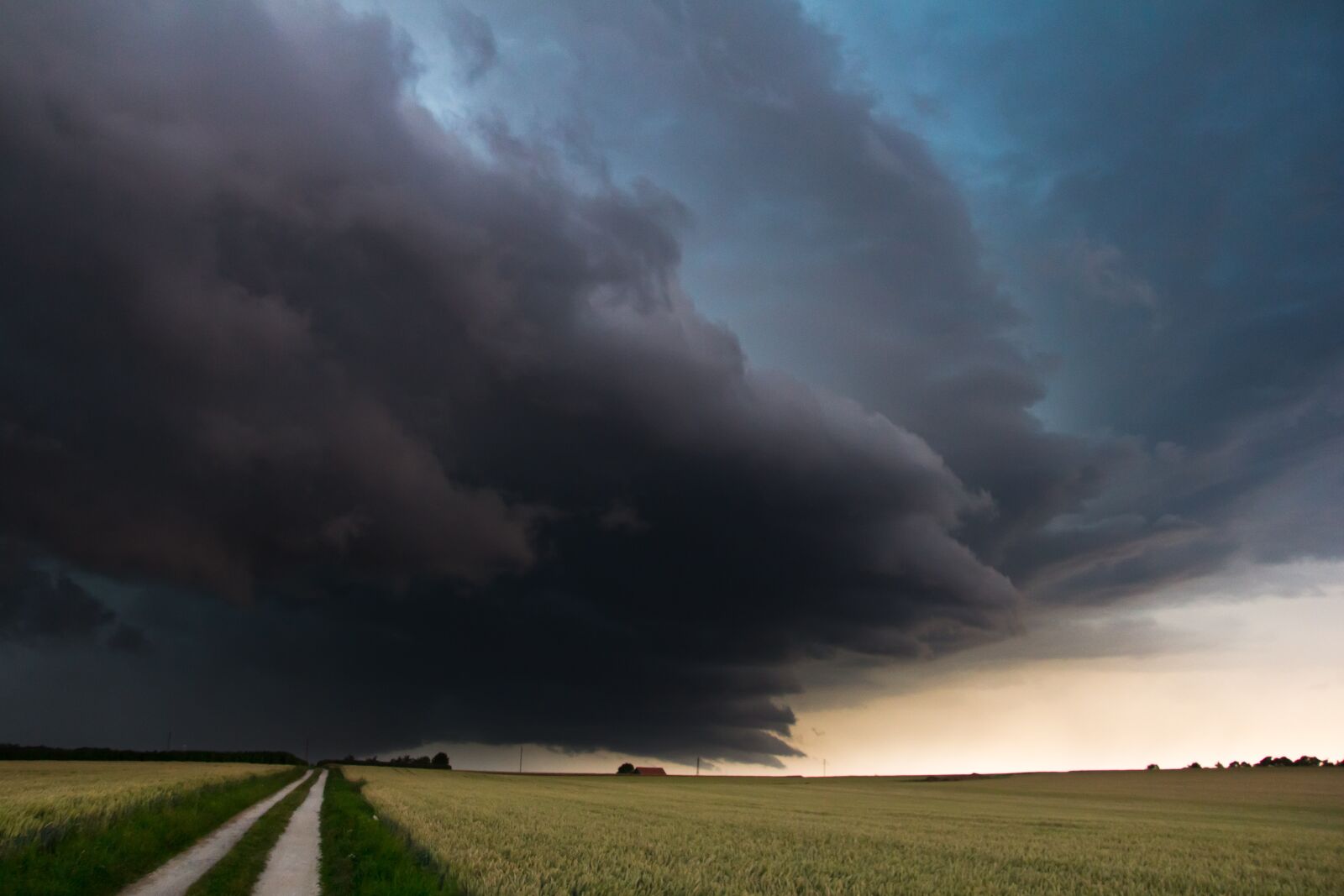 Canon EF-S 17-85mm F4-5.6 IS USM sample photo. Thunderstorm, storm, cumulonimbus photography
