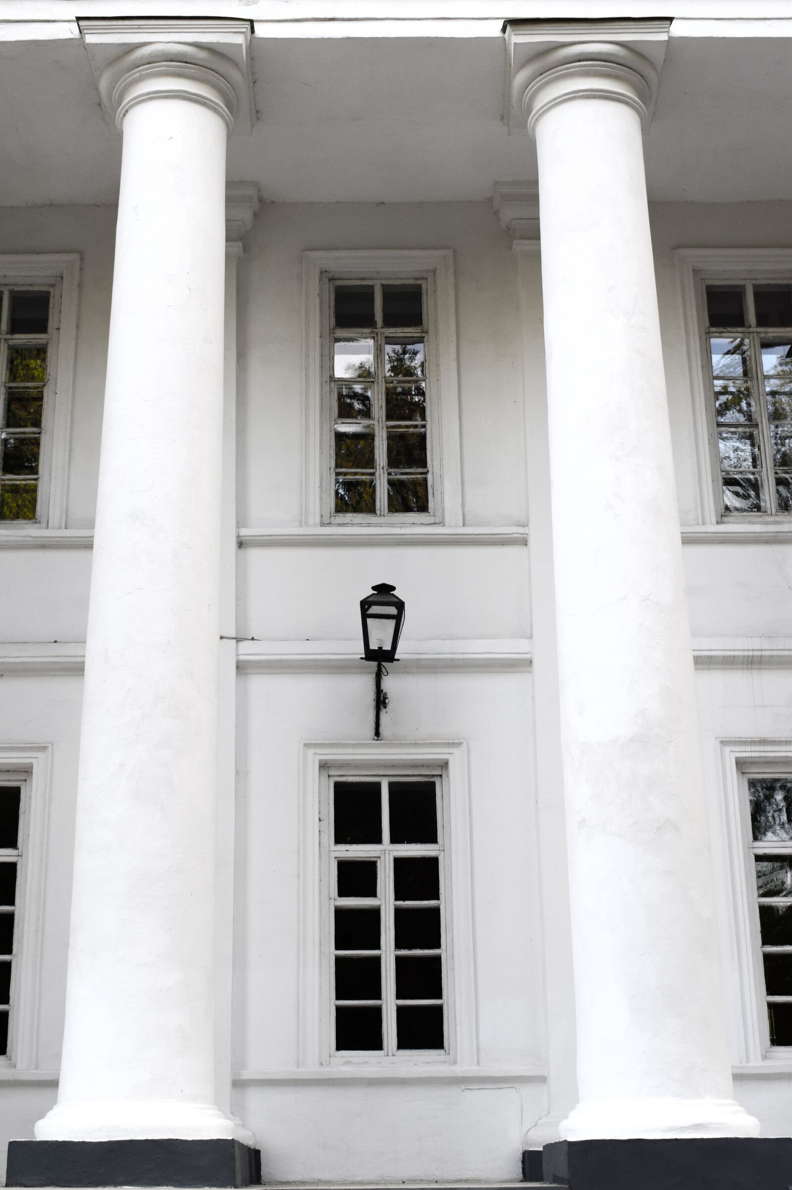 Nikon D3300 sample photo. Architecture, columns, white photography