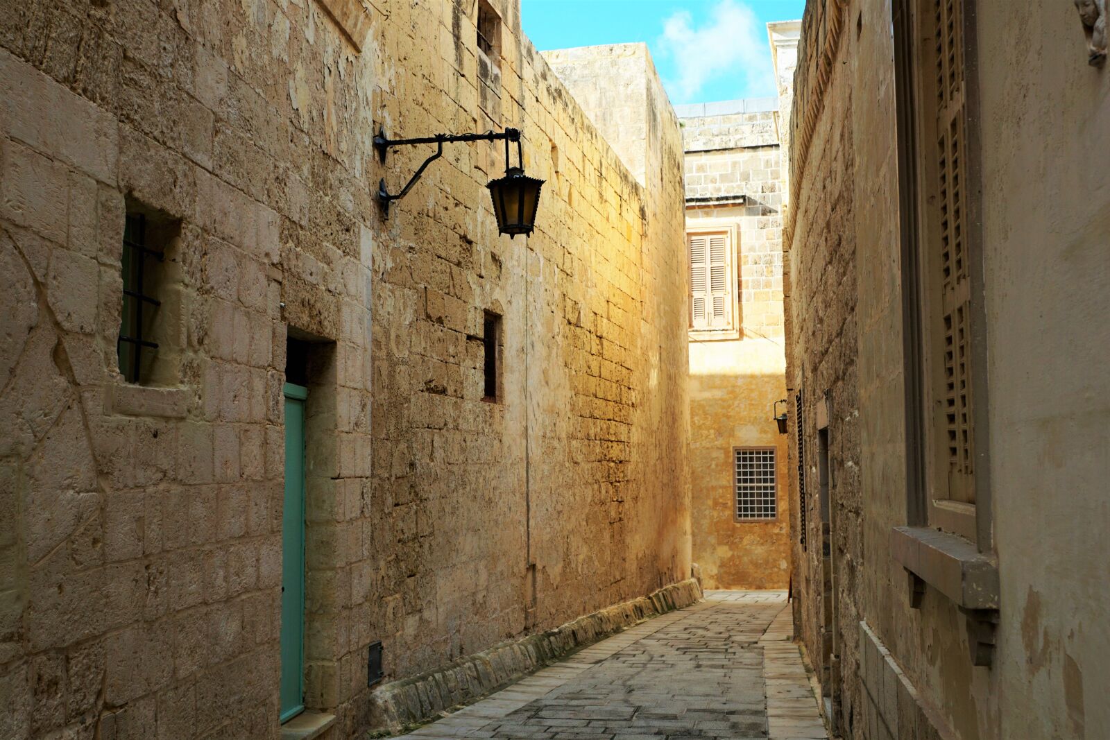 Sony ILCA-77M2 + Sony DT 16-50mm F2.8 SSM sample photo. Malta, mdina, road photography