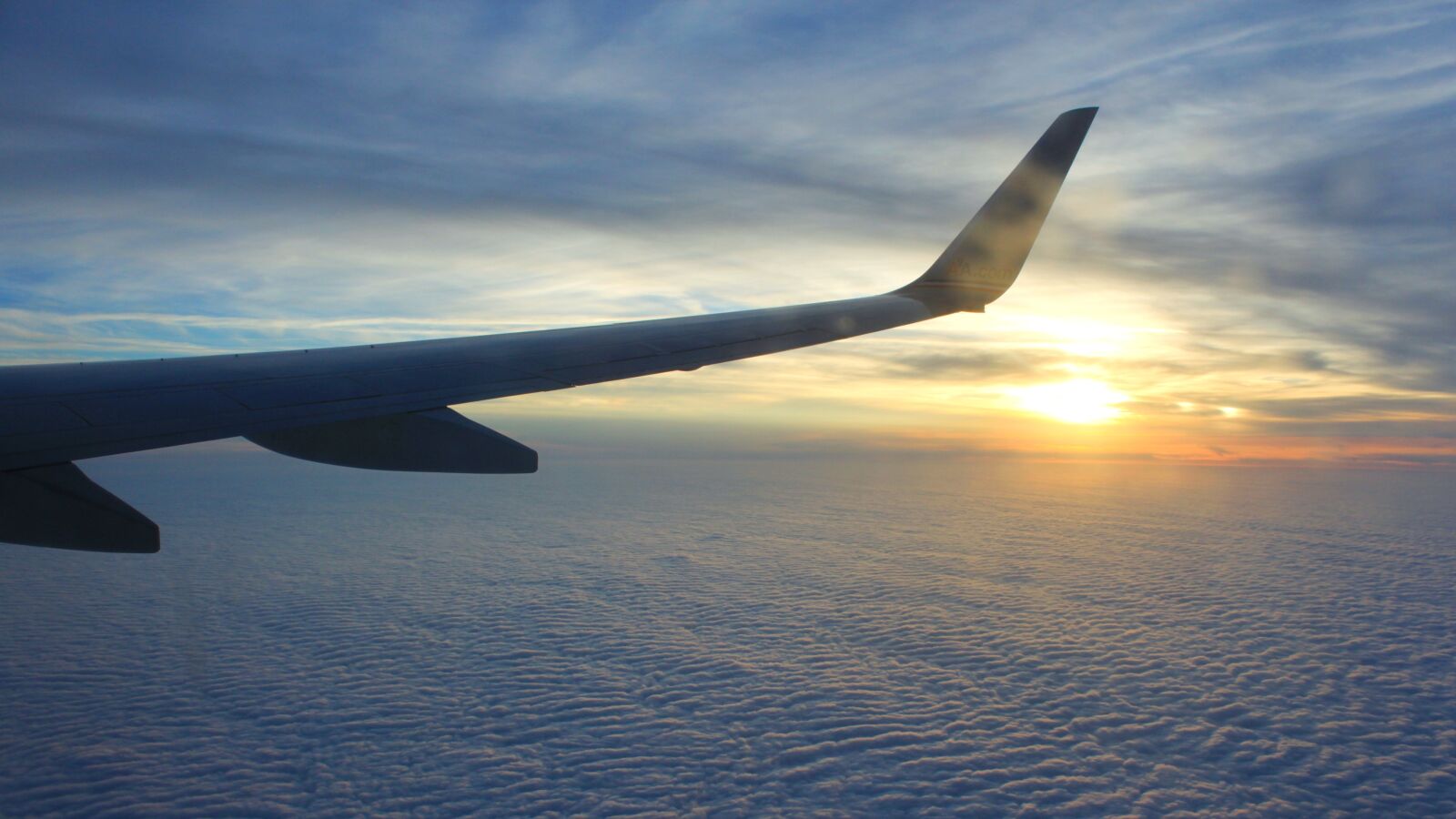 Canon EOS 500D (EOS Rebel T1i / EOS Kiss X3) sample photo. Airplane, clouds, sun, sunset photography