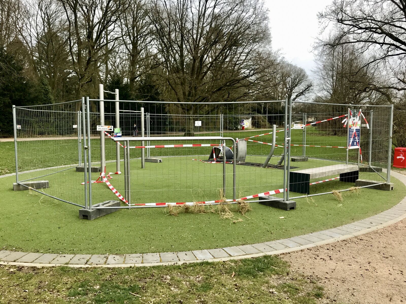 iPhone 7 back camera 3.99mm f/1.8 sample photo. Sports ground, fitness equipment photography
