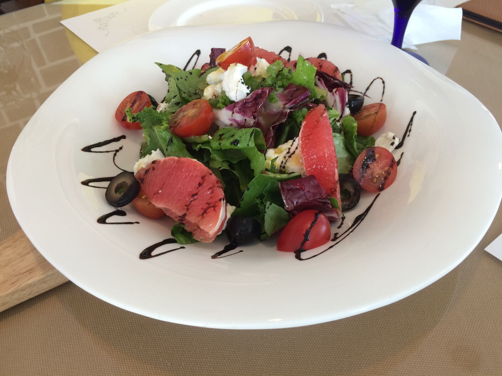 iPhone 5s back camera 4.15mm f/2.2 sample photo. Tomato, salad, dining photography
