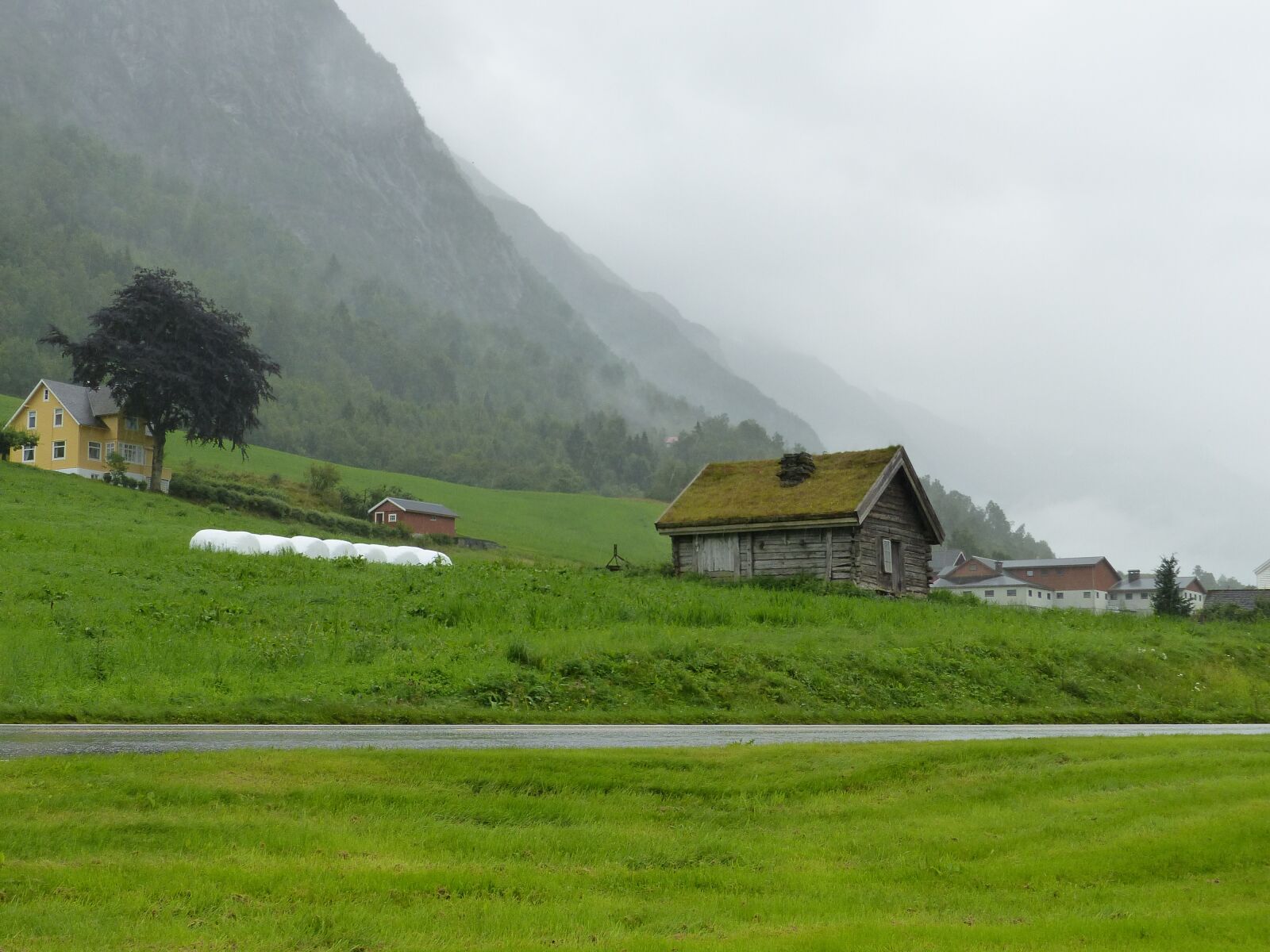Panasonic Lumix DMC-FZ200 sample photo. Olden, norway, mountains photography