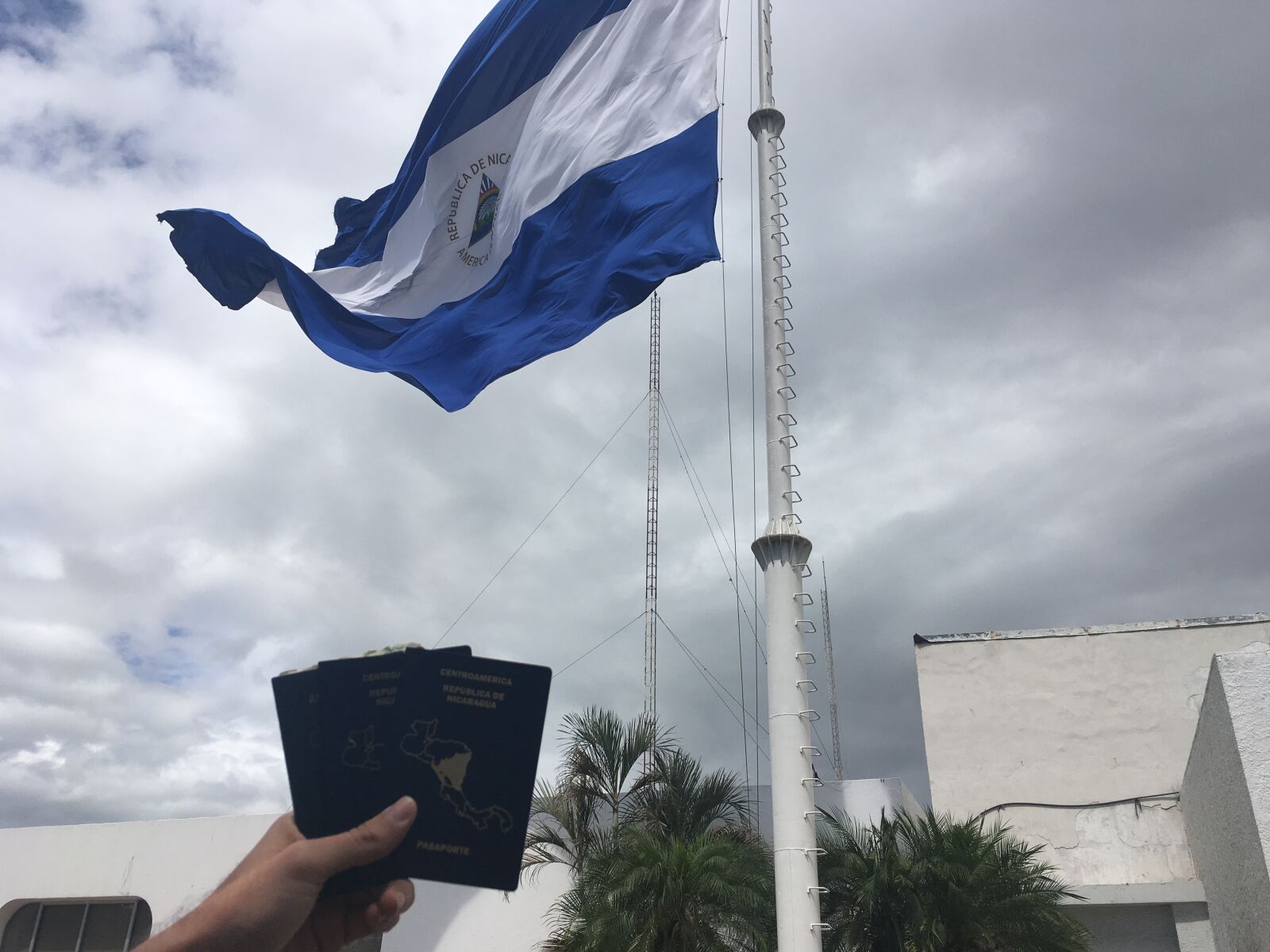 iPhone SE back camera 4.15mm f/2.2 sample photo. Nicaragua, migrants, flag photography