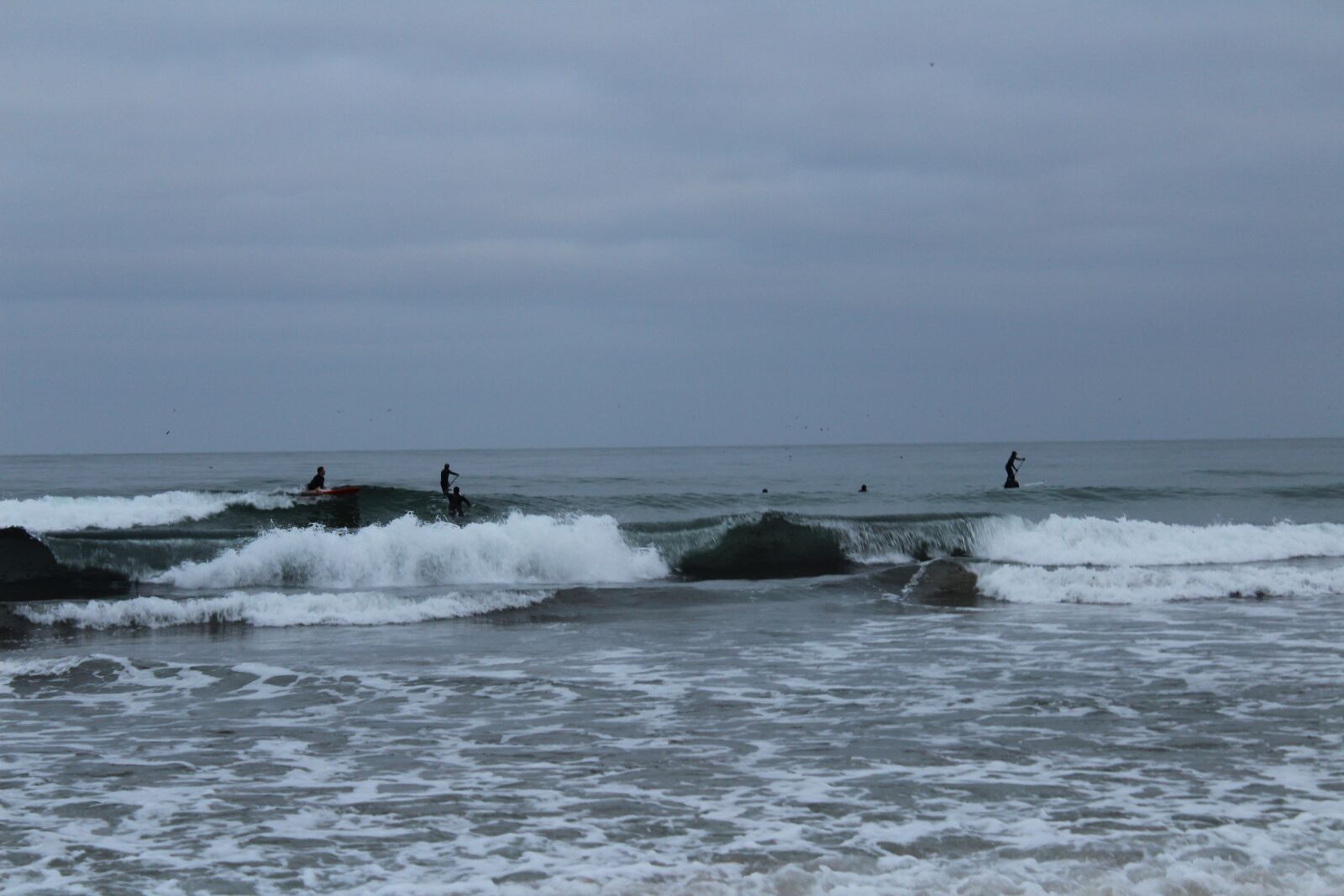 Canon EOS 1300D (EOS Rebel T6 / EOS Kiss X80) sample photo. Beach, ocean, surfer photography