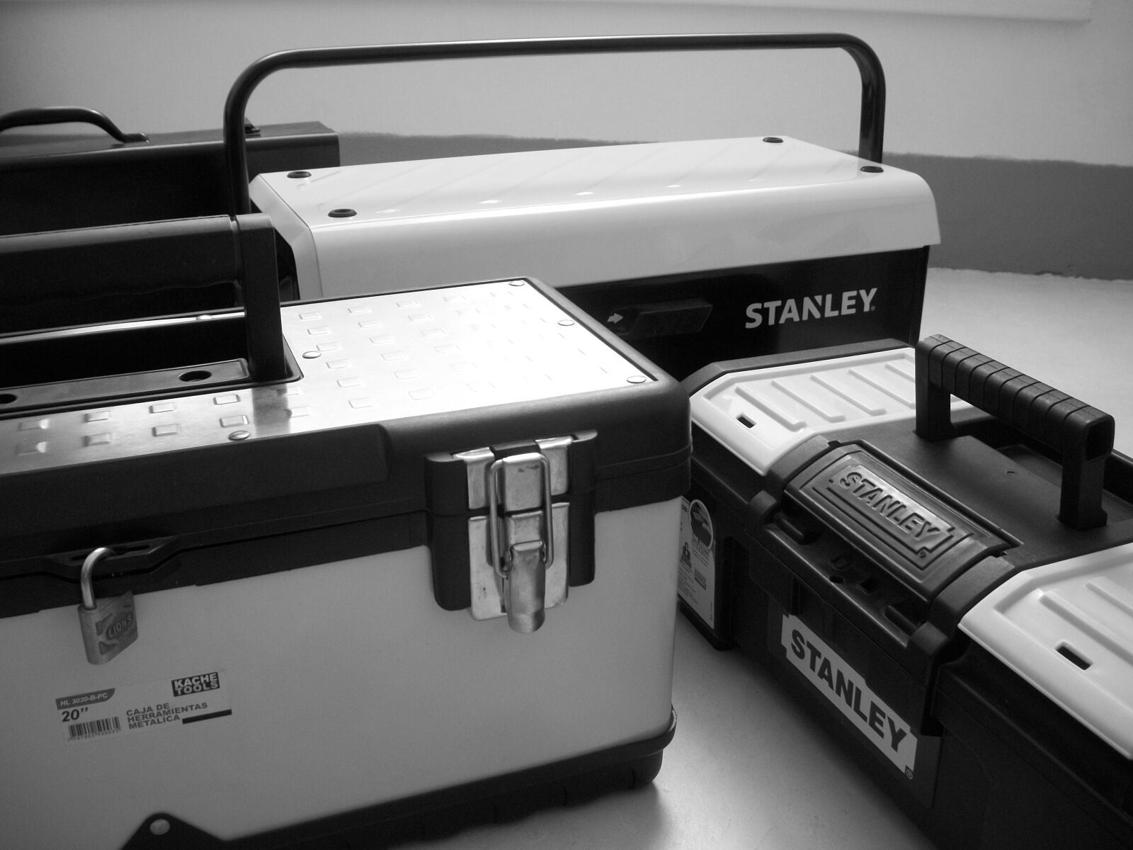 Kodak EASYSHARE M340 DIGITAL CAMERA sample photo. Toolboxes, industry, mechanical industrial photography