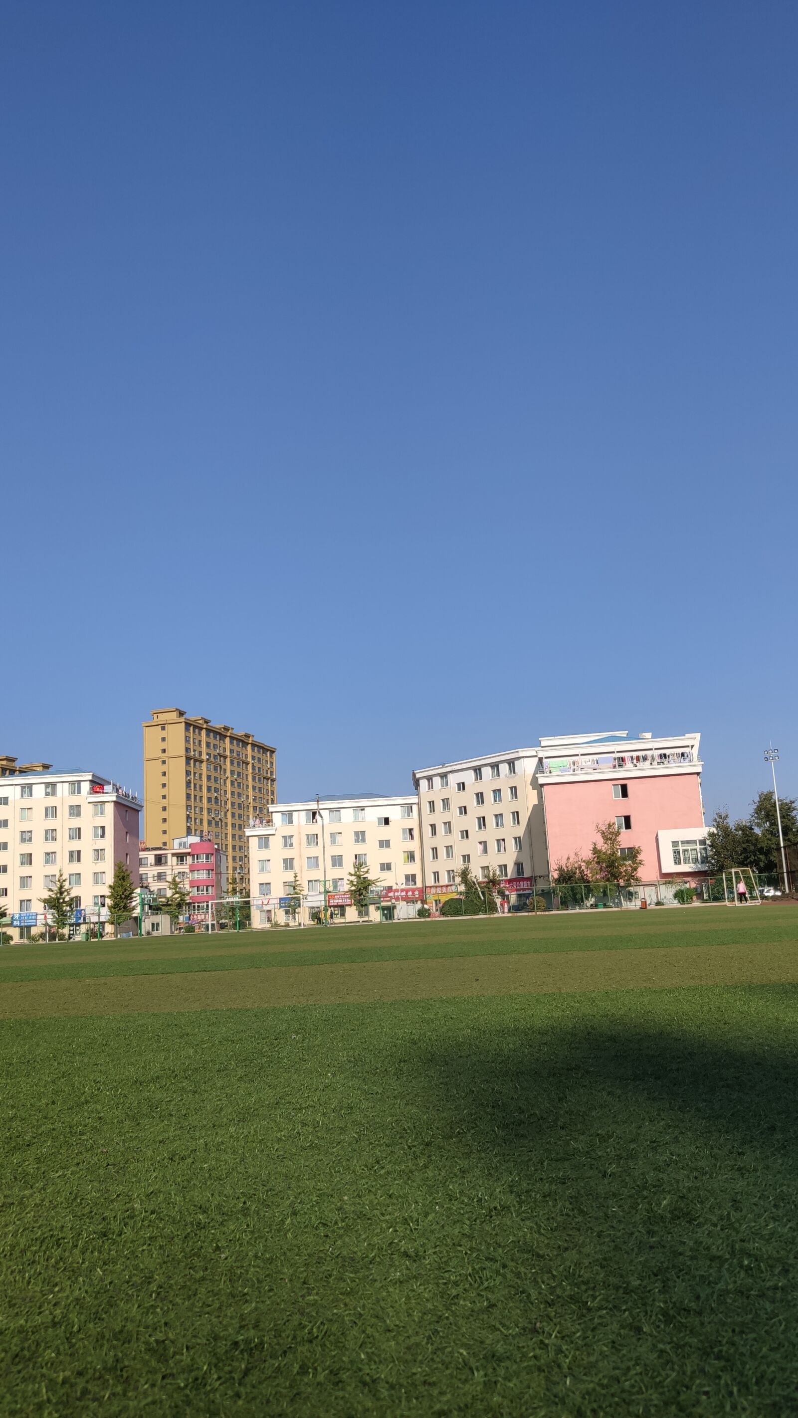 Xiaomi MI 9 sample photo. Storied building, blue sky photography