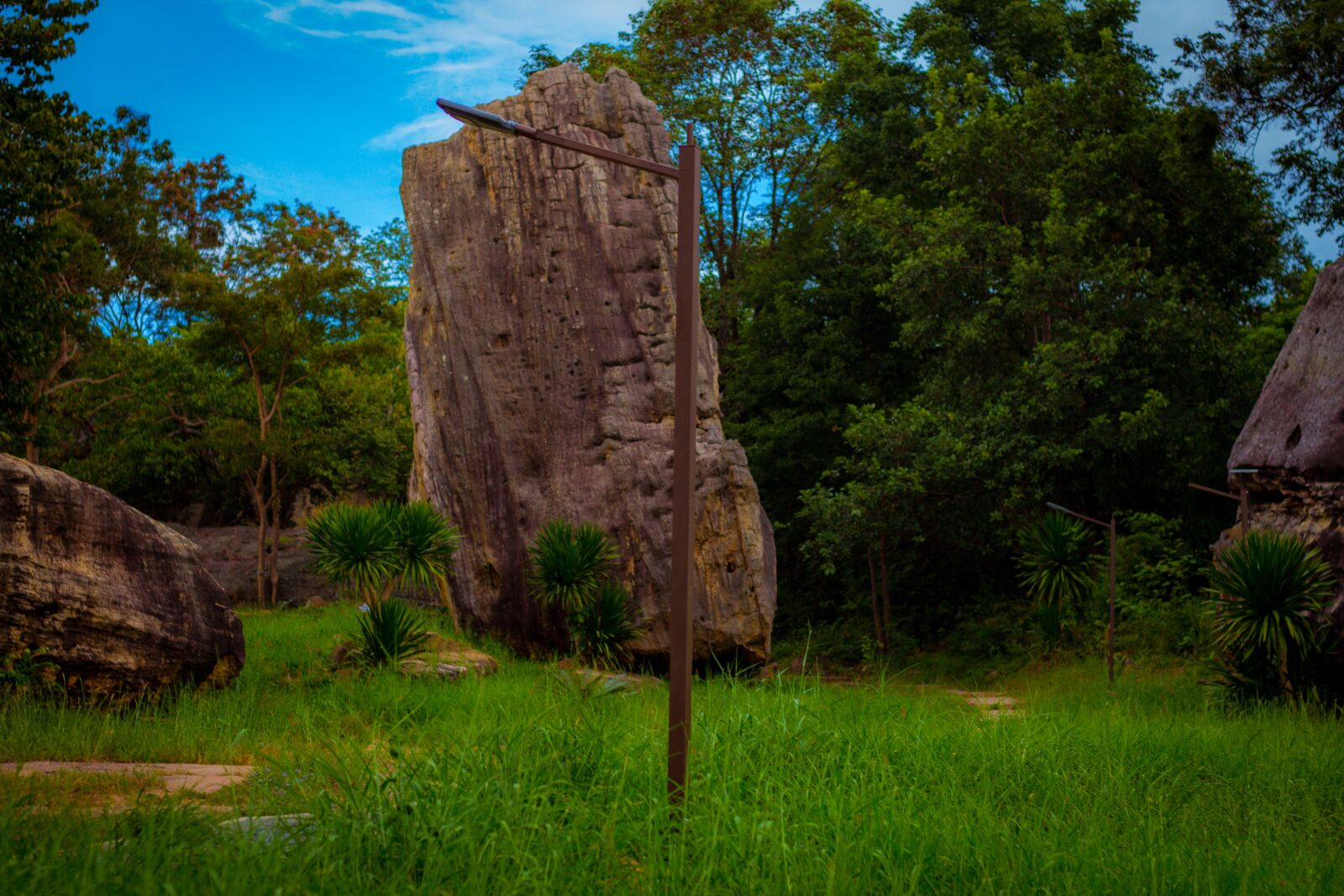 Canon EOS 700D (EOS Rebel T5i / EOS Kiss X7i) + Canon EF 50mm F1.8 STM sample photo. Rock, pa, mountains photography