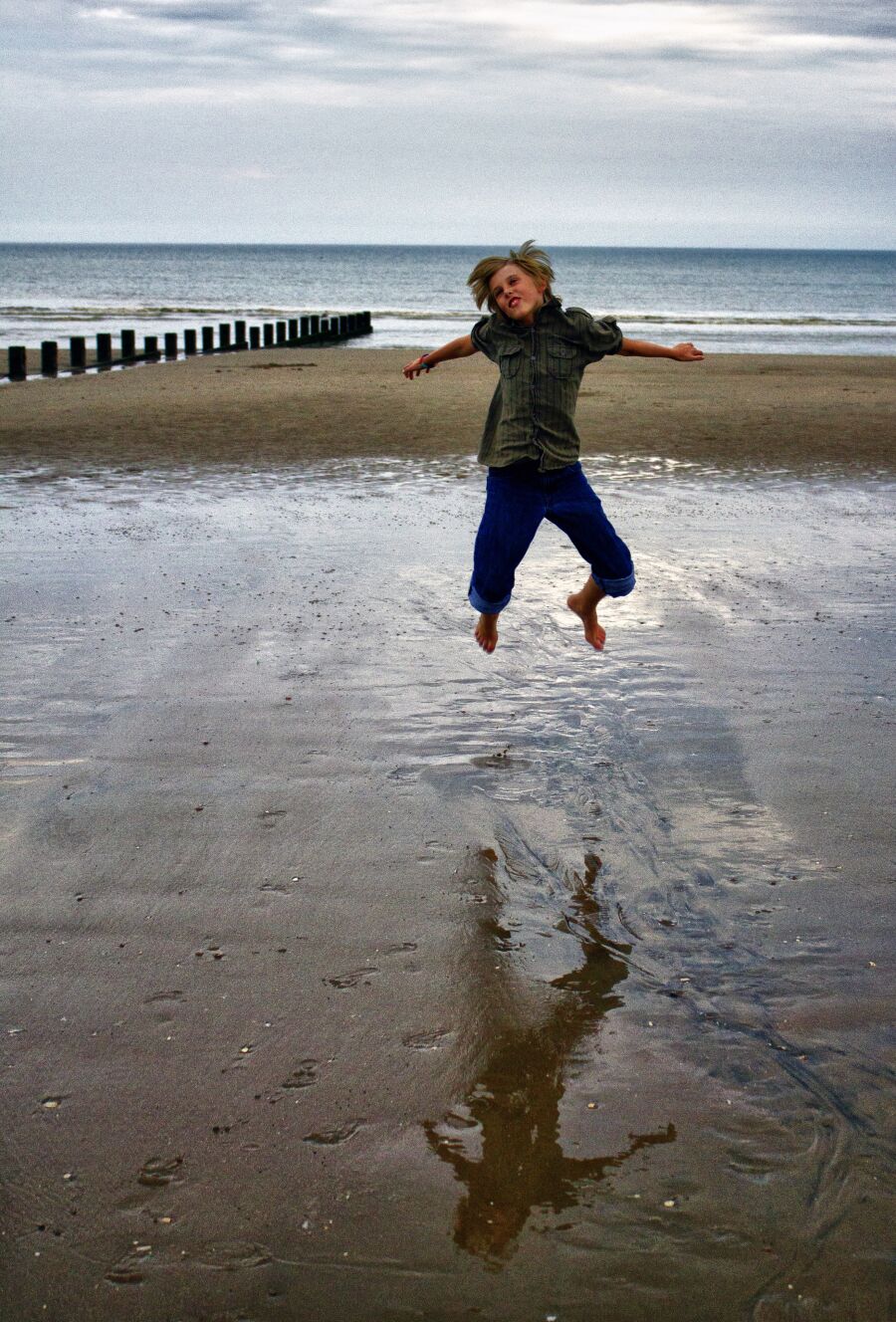 Jump for joy 2. Прыжок радости. Радость в прыжке фото. Сумерки прыжки веселье.