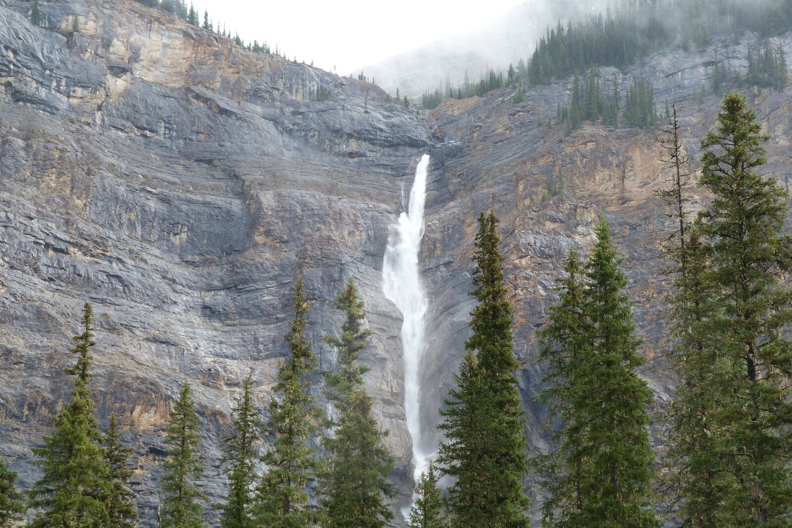 Panasonic Lumix DMC-FZ40 (Lumix DMC-FZ45) sample photo. Takakkaw falls, waterfall, yoho photography