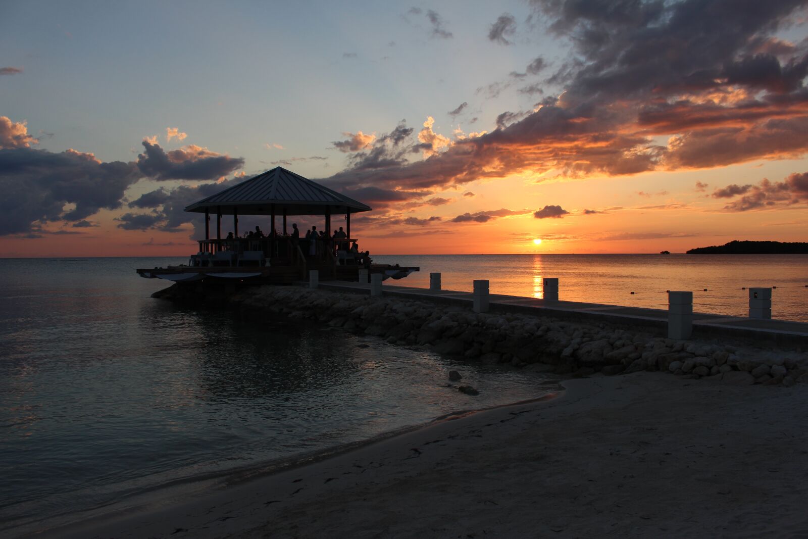Canon EOS 700D (EOS Rebel T5i / EOS Kiss X7i) sample photo. Beach, evening, sun, sunset photography