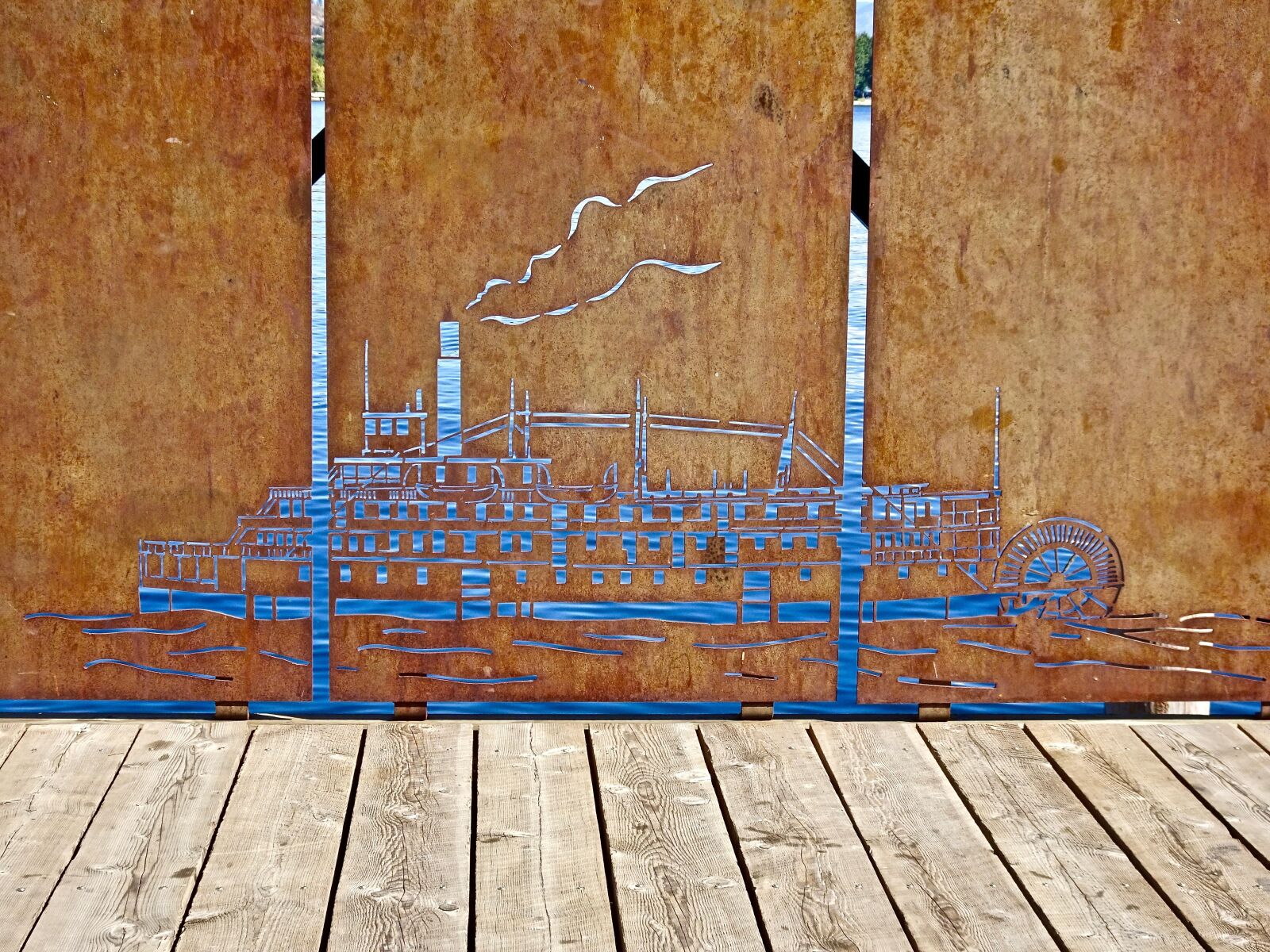 Sony Cyber-shot DSC-HX90V sample photo. Bronze, cutout, steamer photography