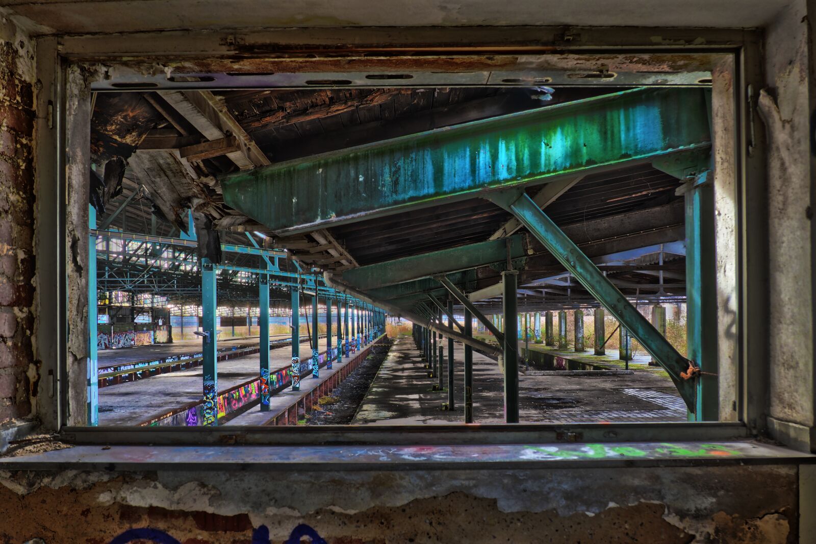 Olympus OM-D E-M10 sample photo. Architecture, leave the building photography